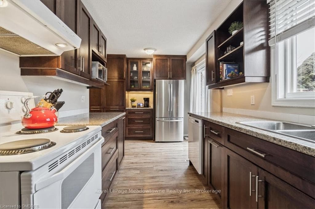 235 BRONTE Street Unit 82 photo 17