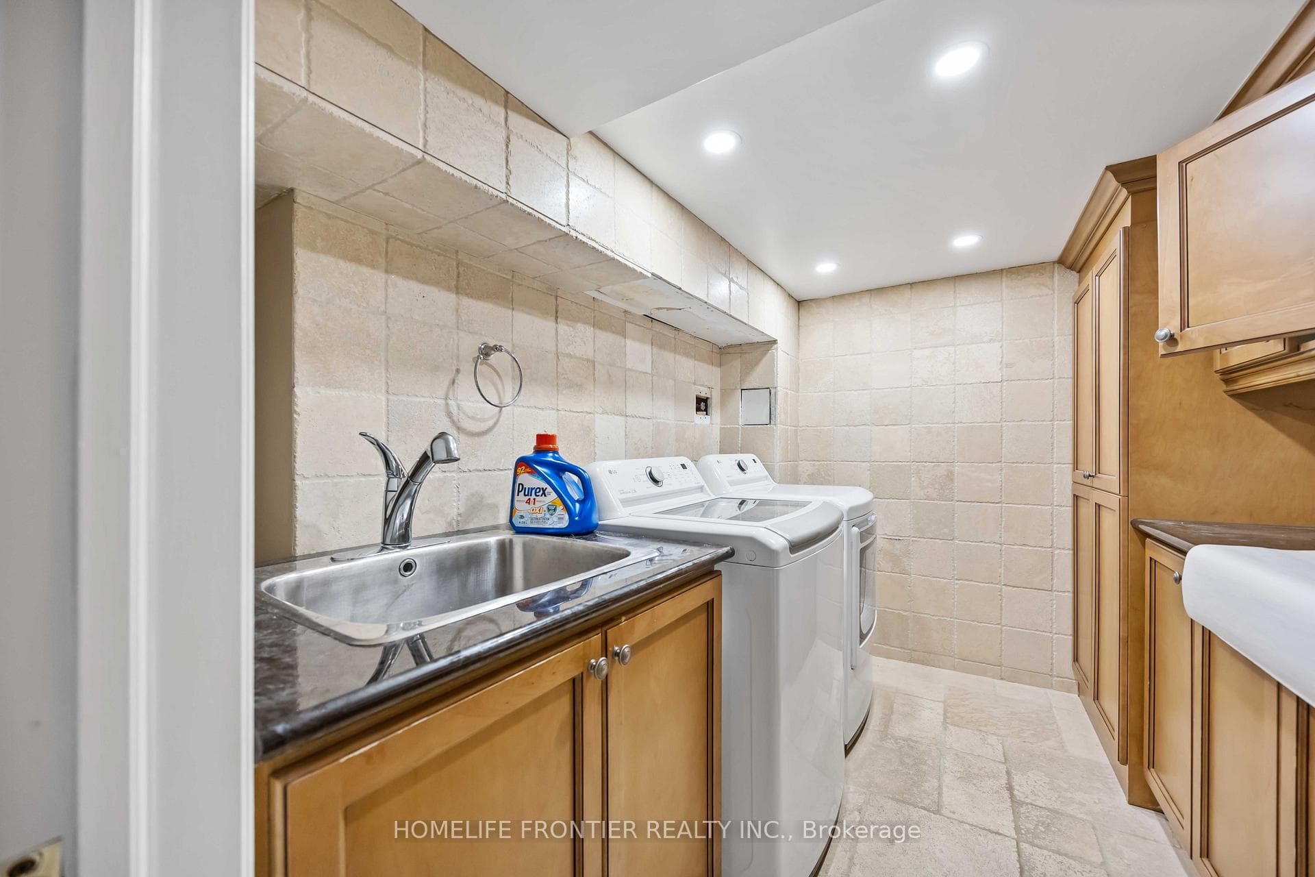 192 Kimber Crescent photo 18