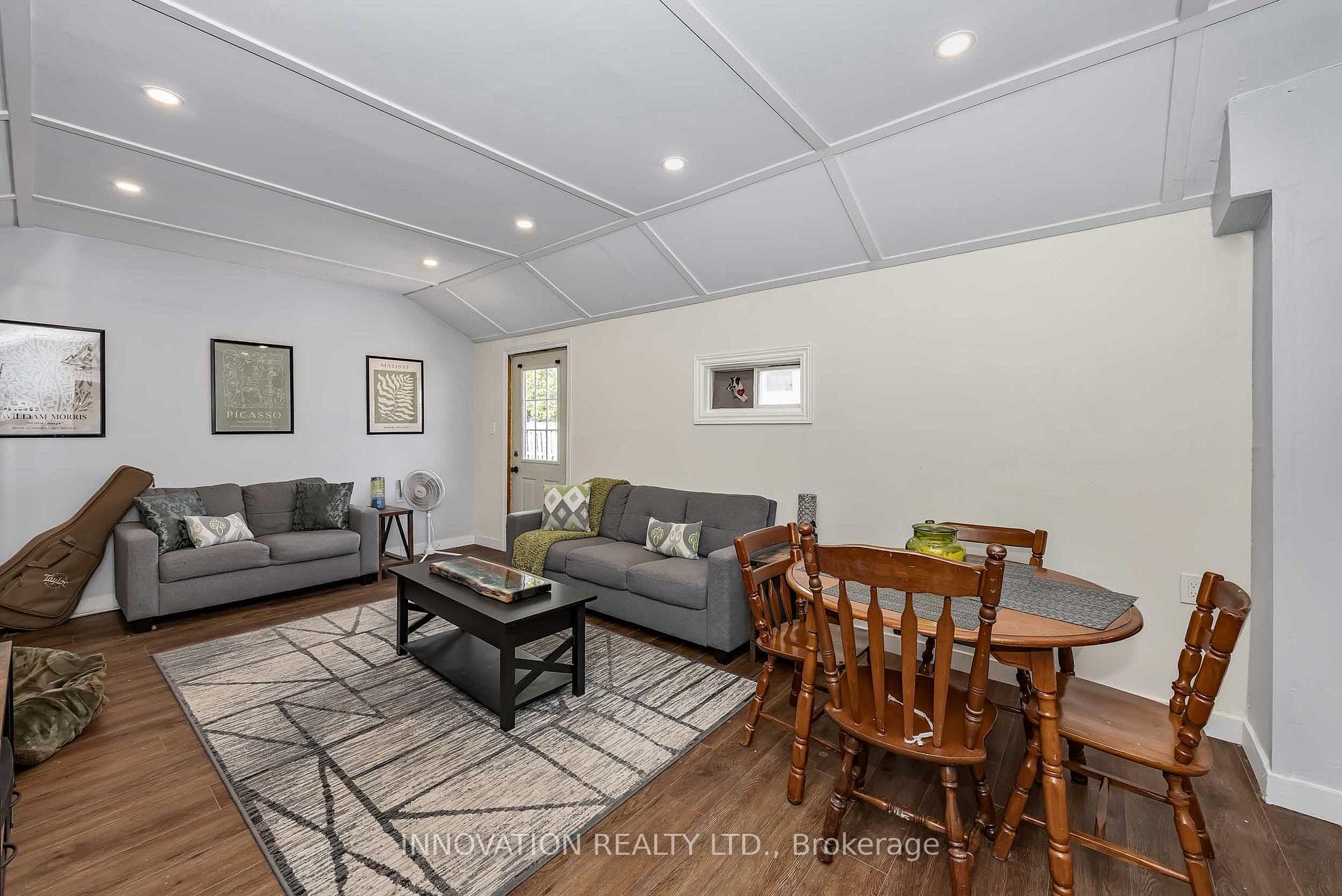 58 Russell Street photo 11