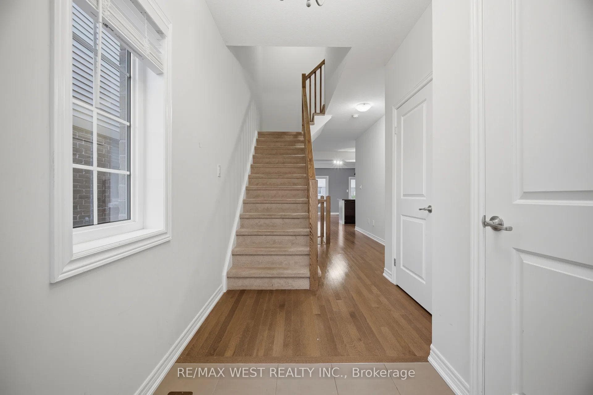 137 Echovalley Drive photo 6