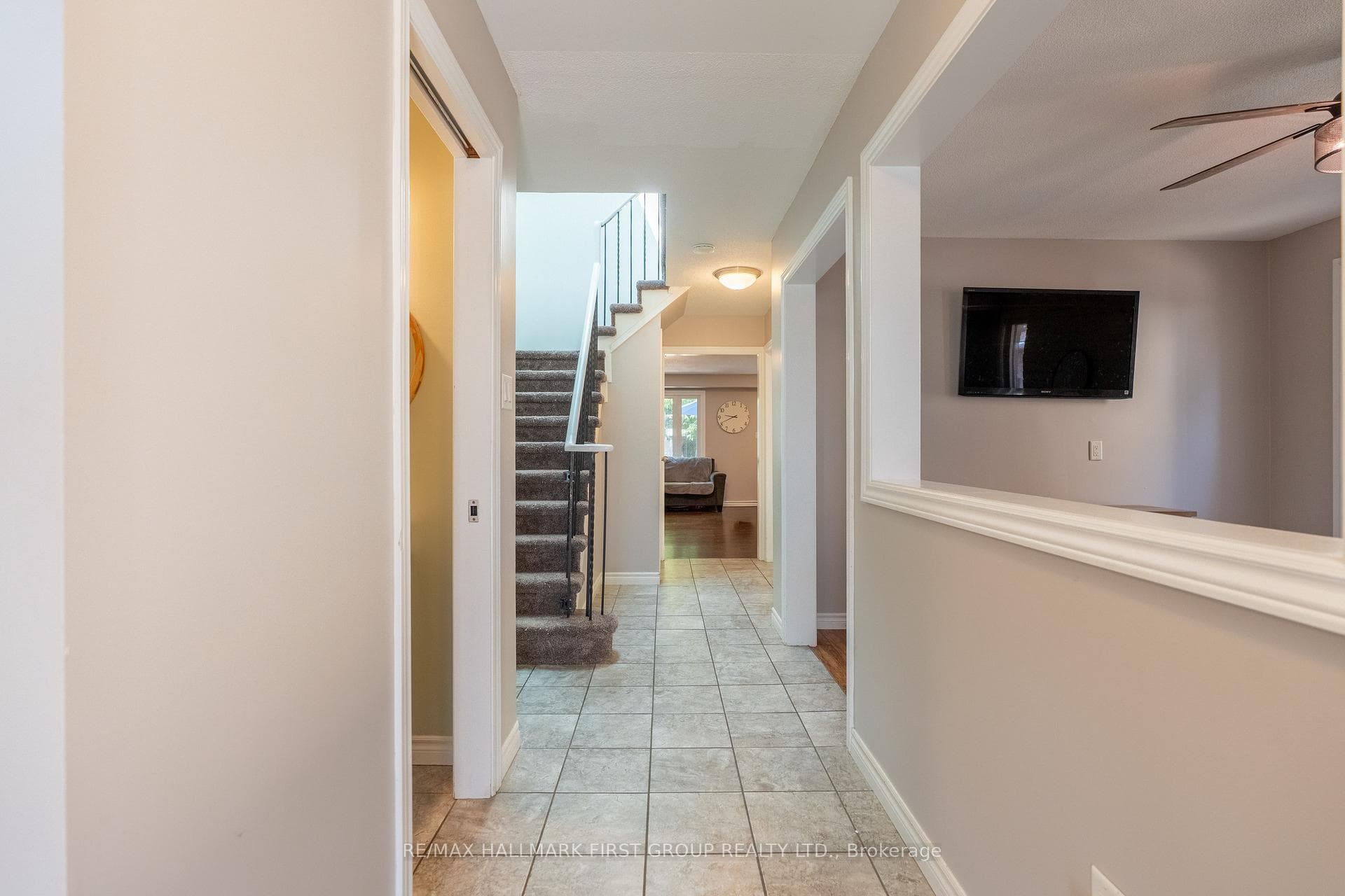 683 Grandview Drive photo 4