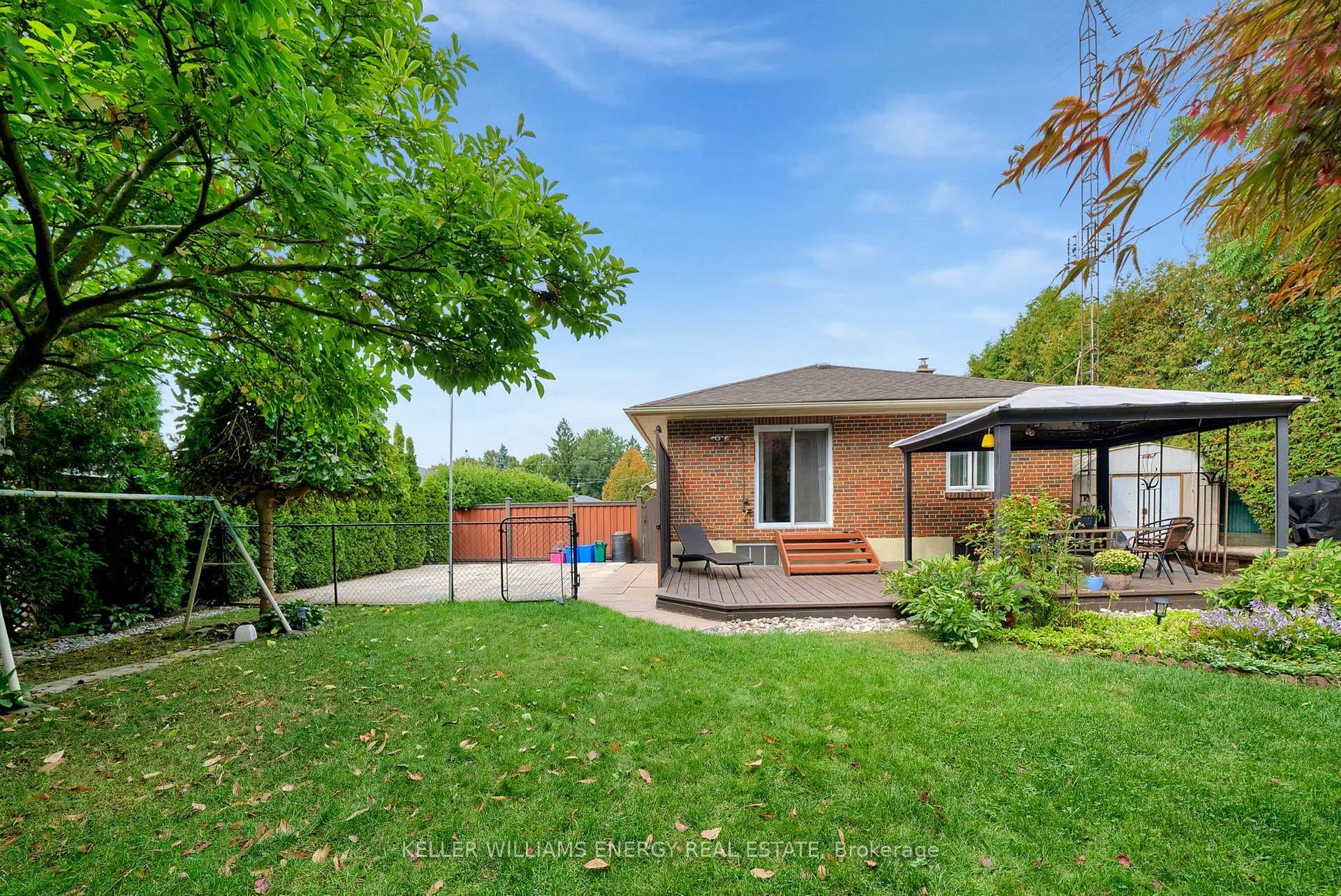 607 Newman Crescent photo 38