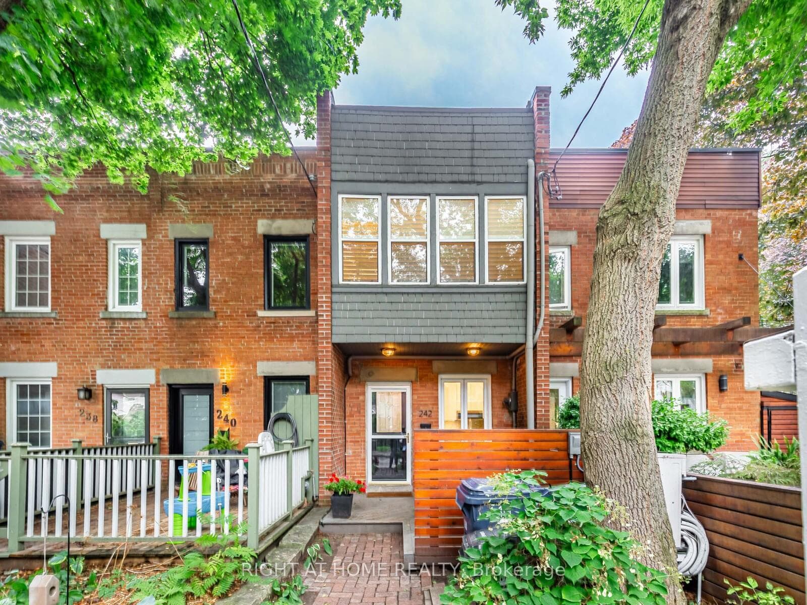 242 Waverley Road photo 1