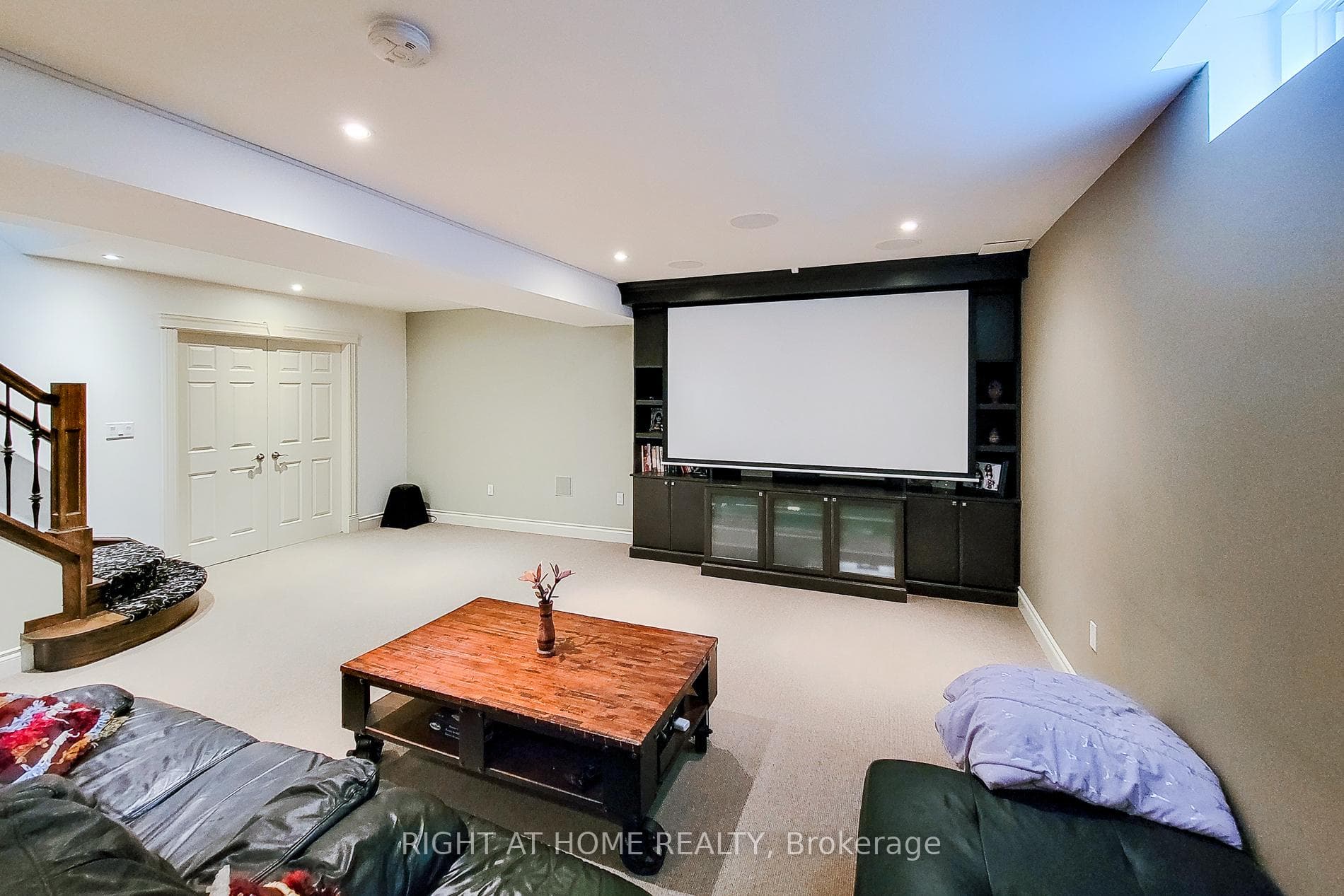 40 Meadowlands Boulevard photo 36