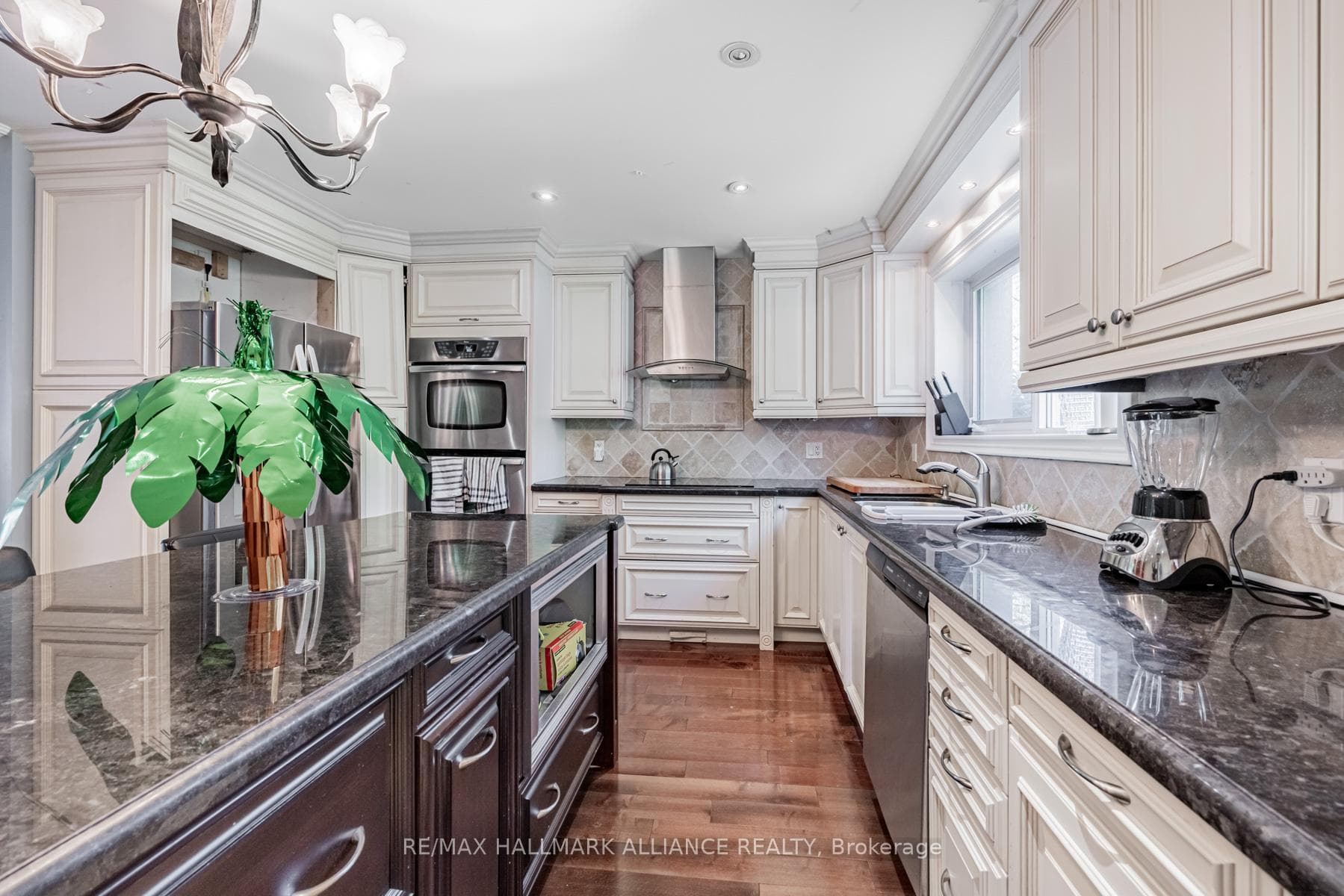 437 Niar Avenue photo 10