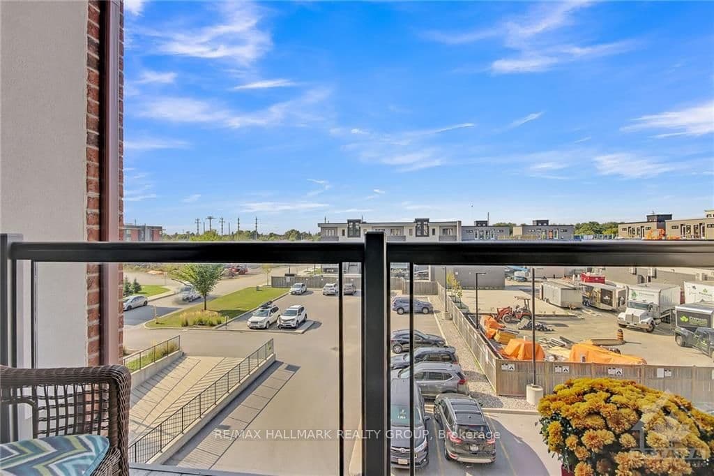 615 LONGFIELDS Drive Unit 302 photo 29