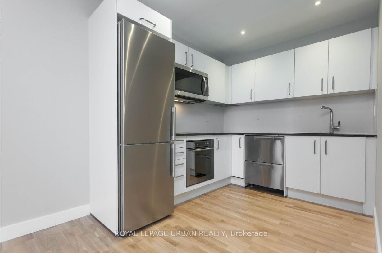 2400 Bathurst Street Unit 401 photo 3