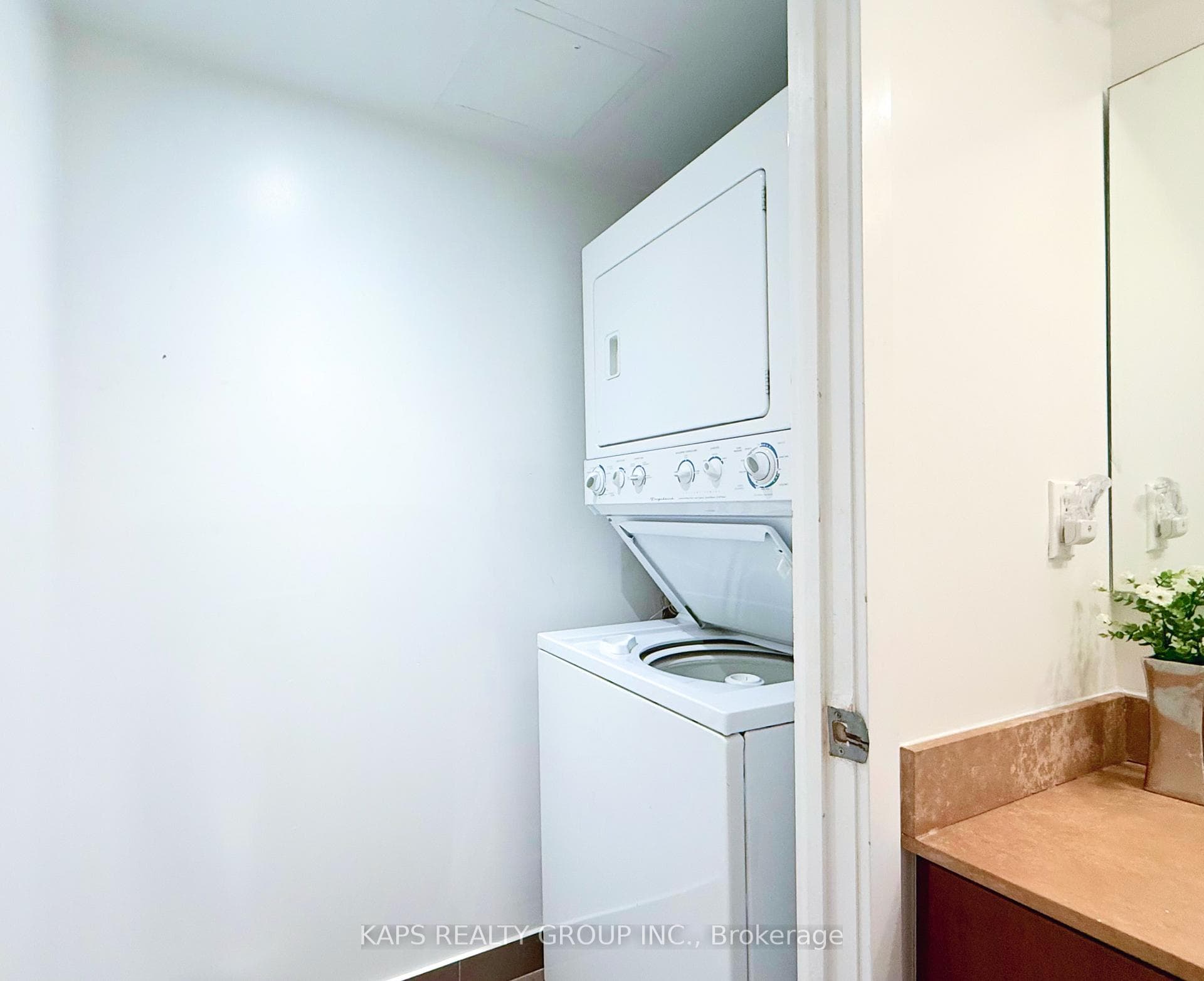 33 Lombard Street Unit 410 photo 17