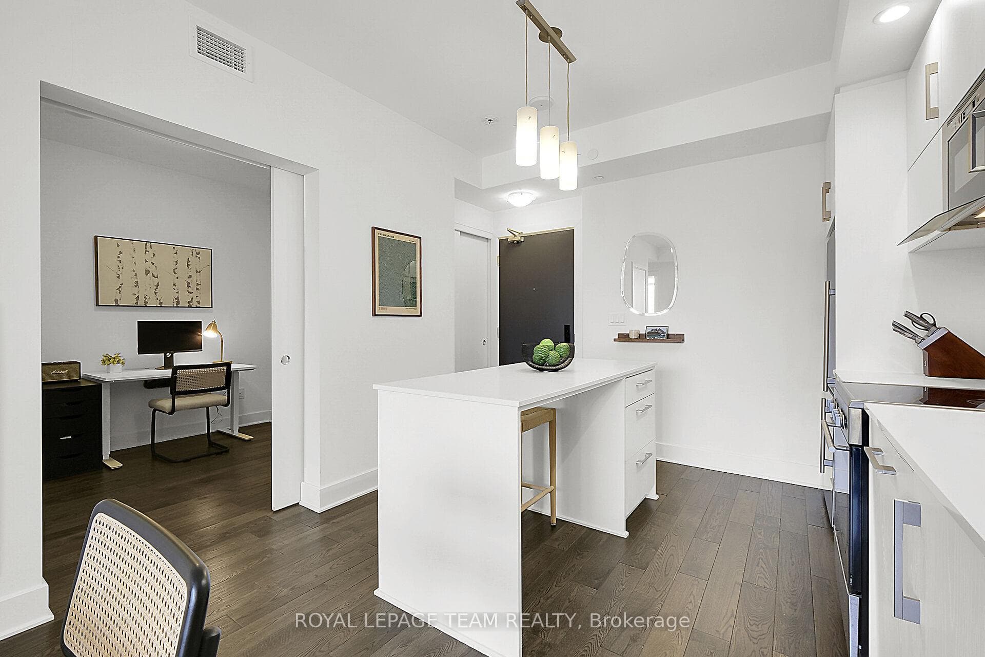 255 Bay Street Unit 709 photo 16
