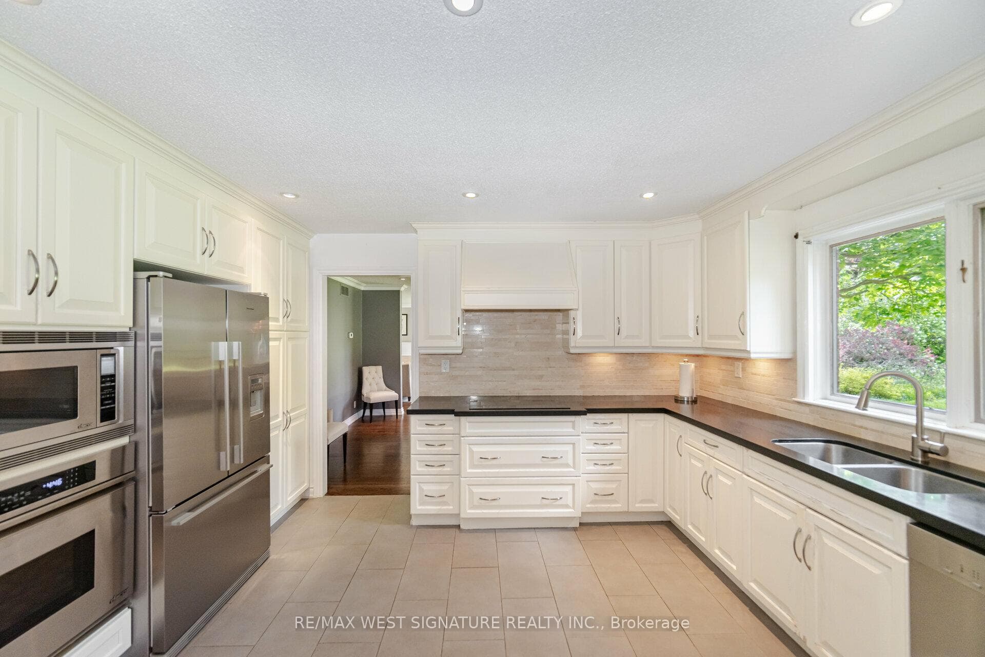 150 Curtis Crescent photo 10