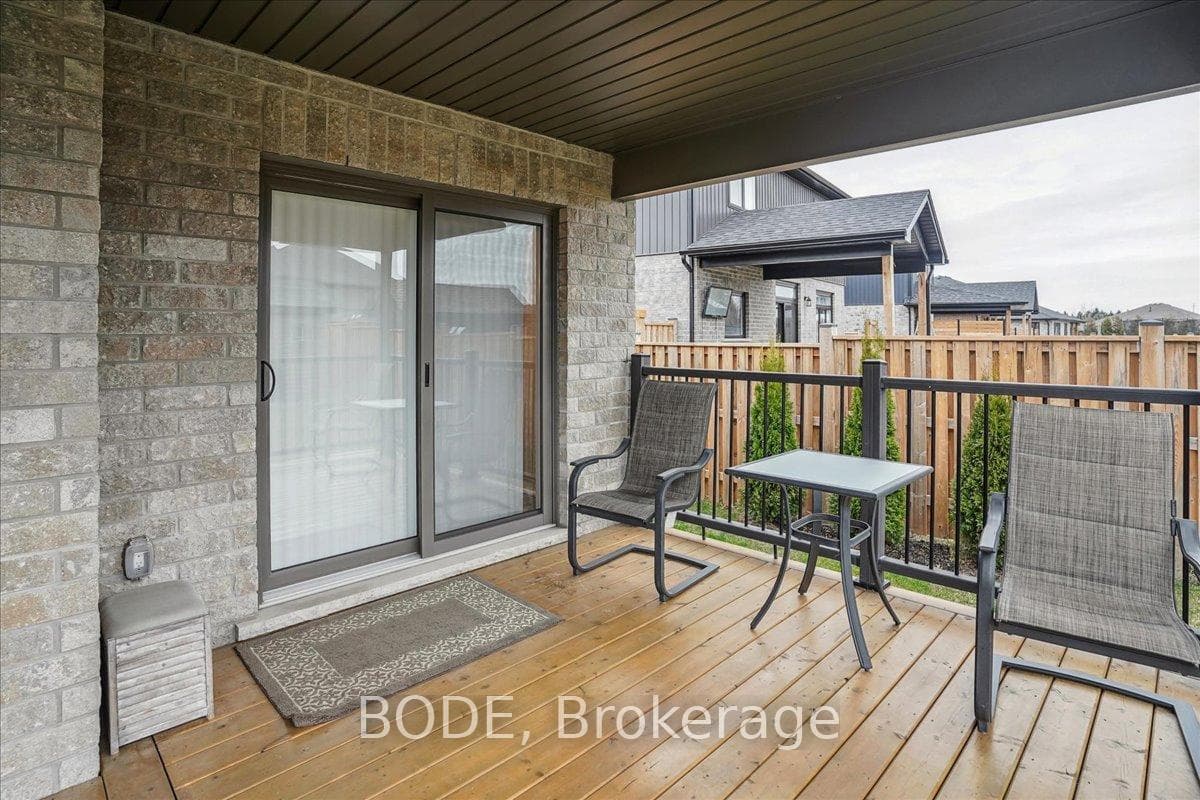 215 Oak Street photo 33