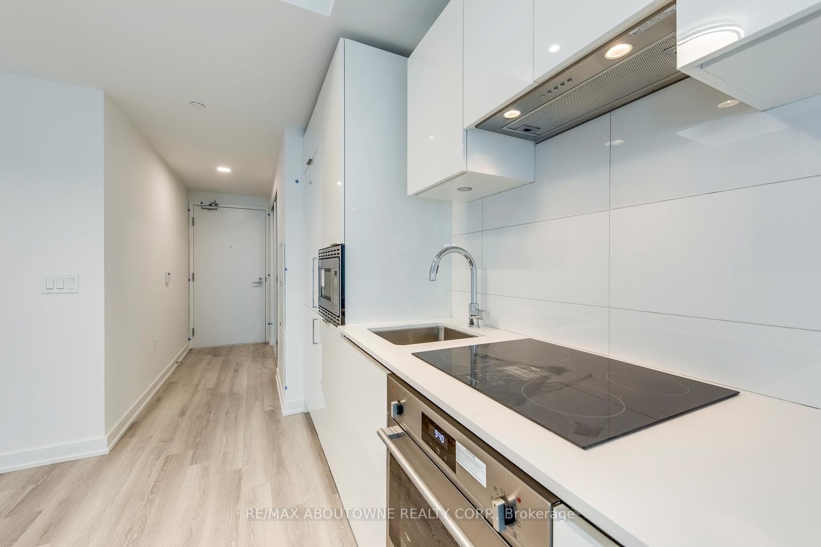 230 Simcoe Street Unit 3221 photo 8