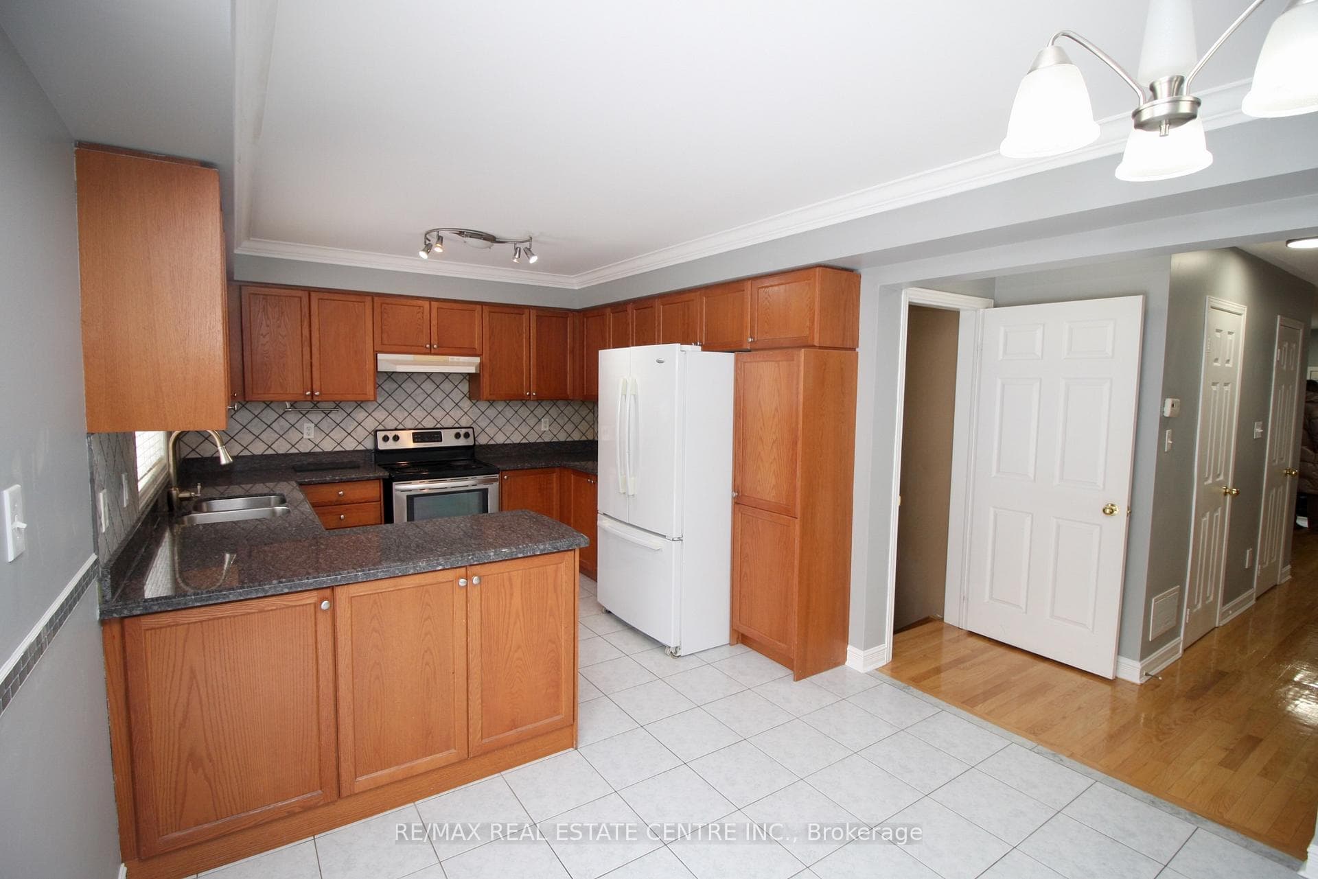 45 Lucerne Drive photo 7