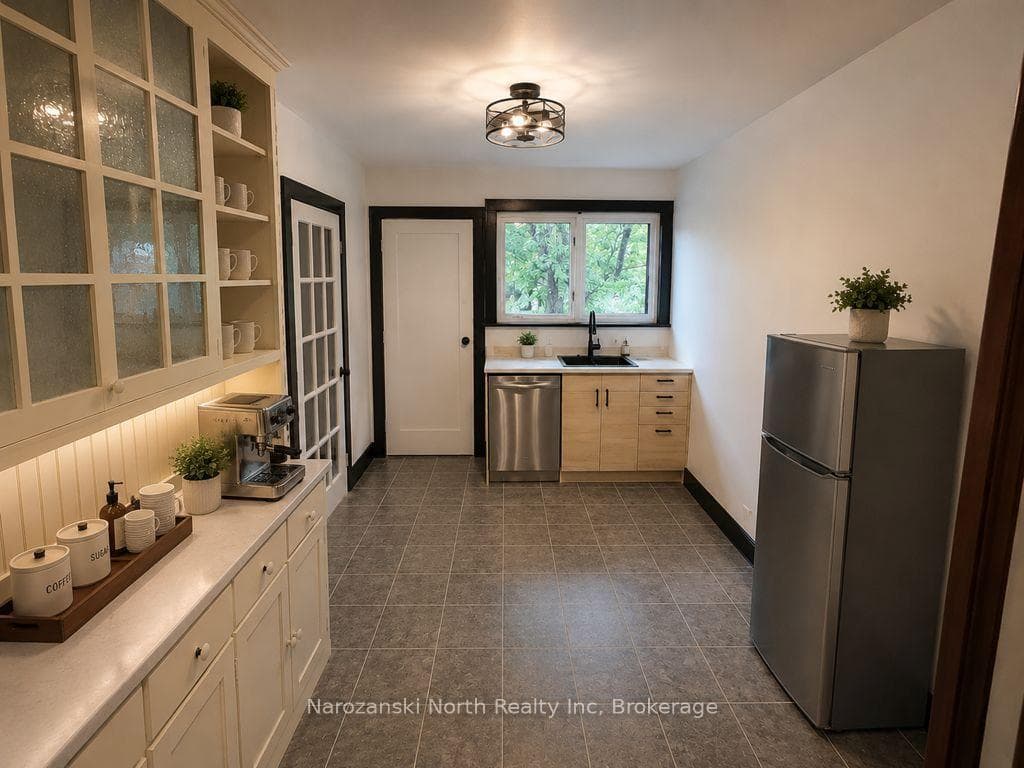 293 Elm Street photo 9