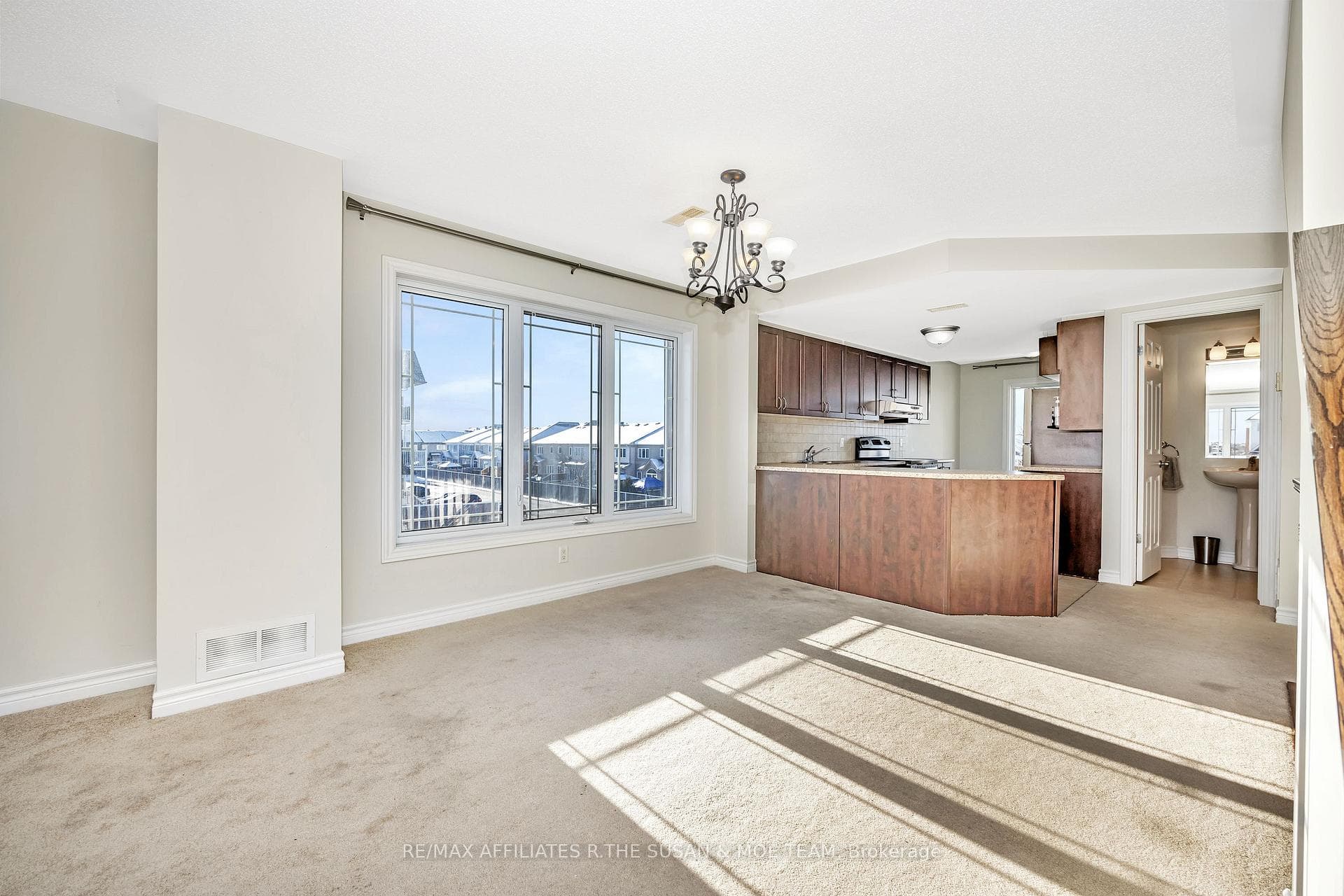 753 Lakeridge Drive photo 9