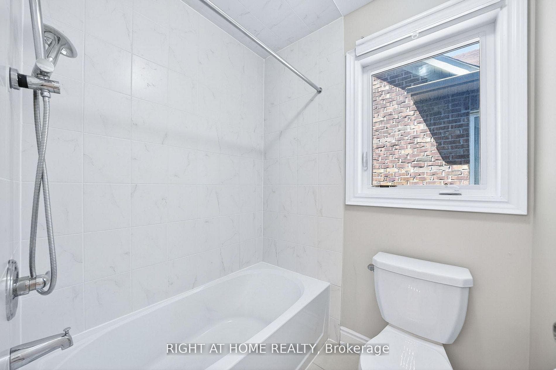 1160 Peelar Crescent photo 23