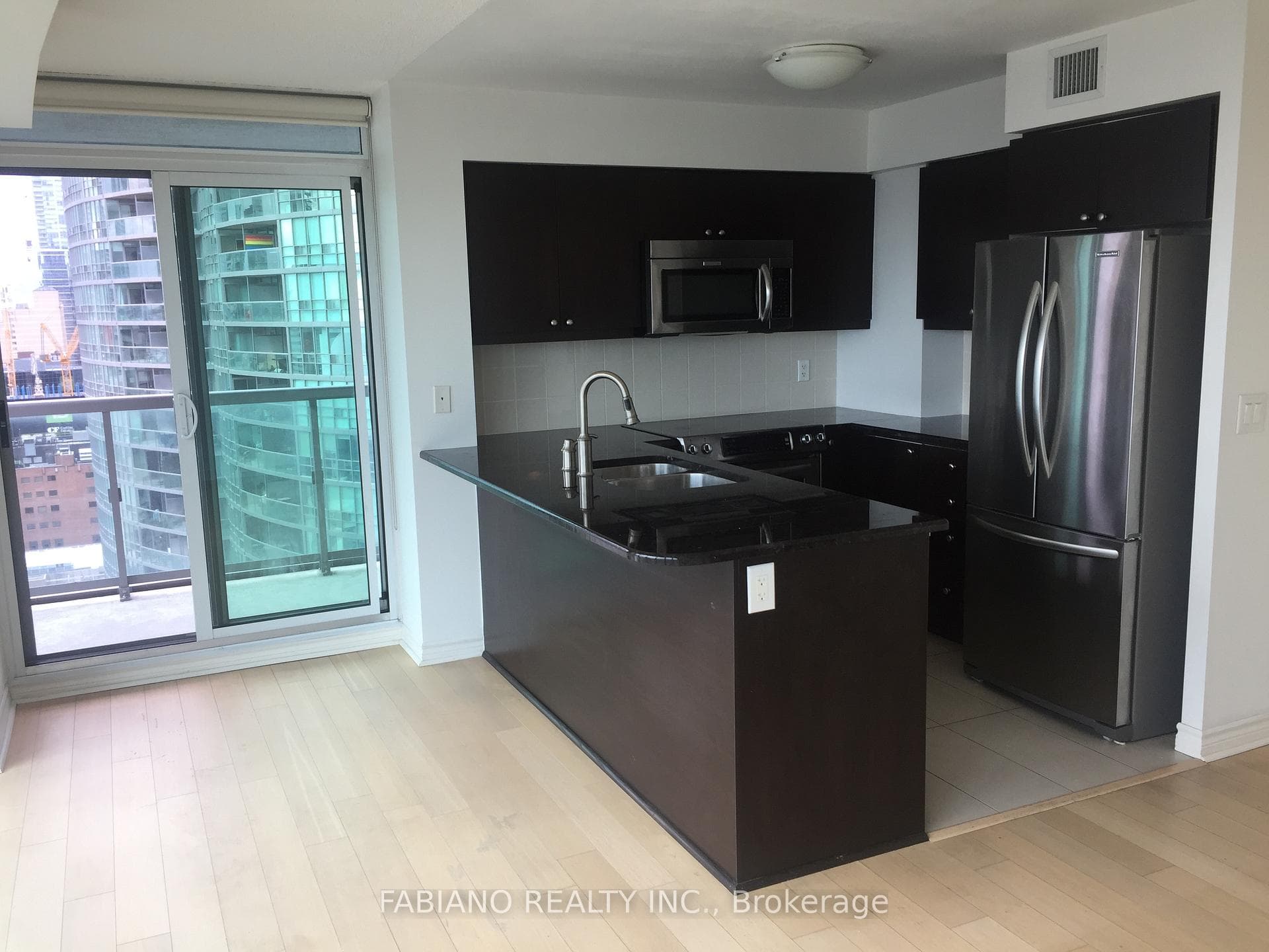 19 Grand Trunk Crescent Unit 3302 photo 5