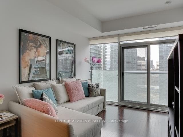 12 York Street Unit 1709 photo 3