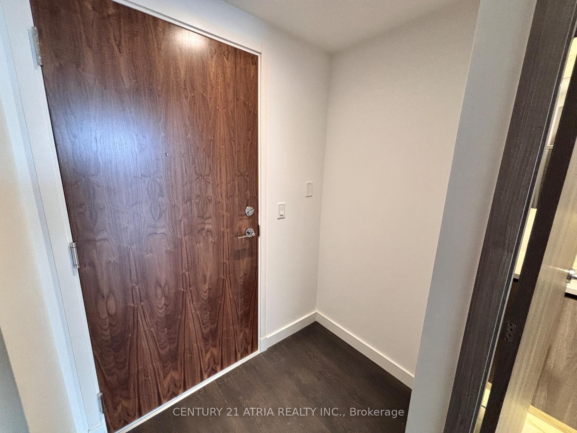 27 Mcmahon Drive Unit 1011 photo 12