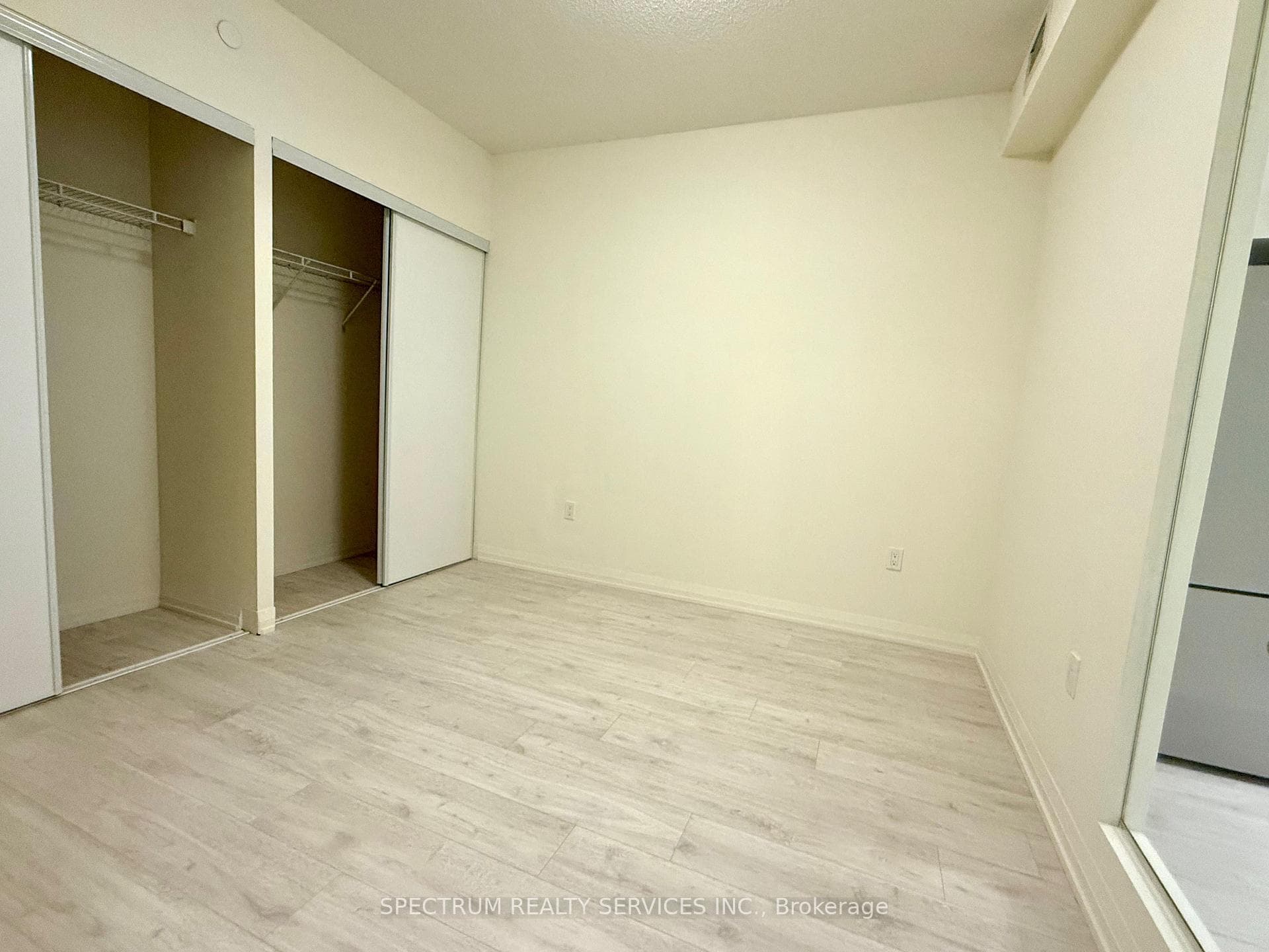 8960 Jane Street Unit 427 photo 12