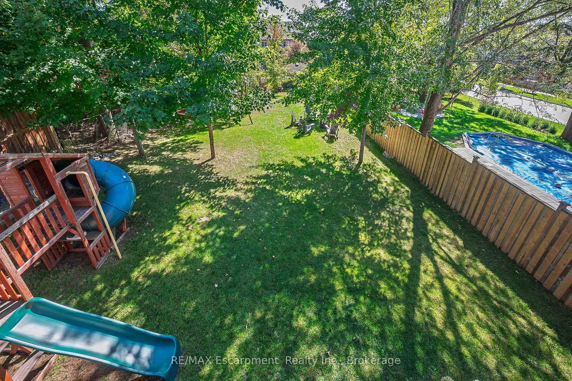23 Howard Marshall Street photo 39