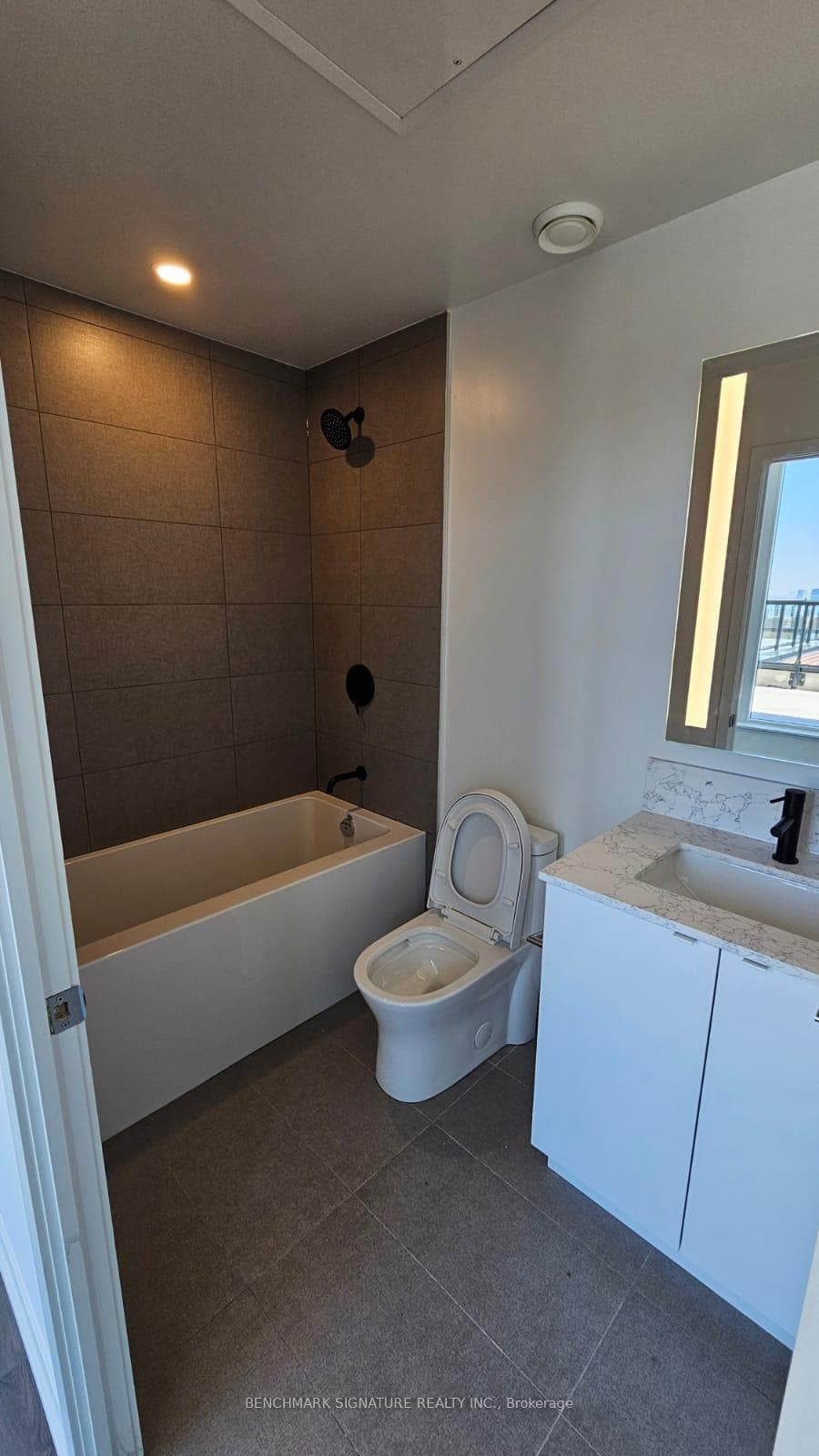 270 Dufferin Street Unit PH11 photo 8