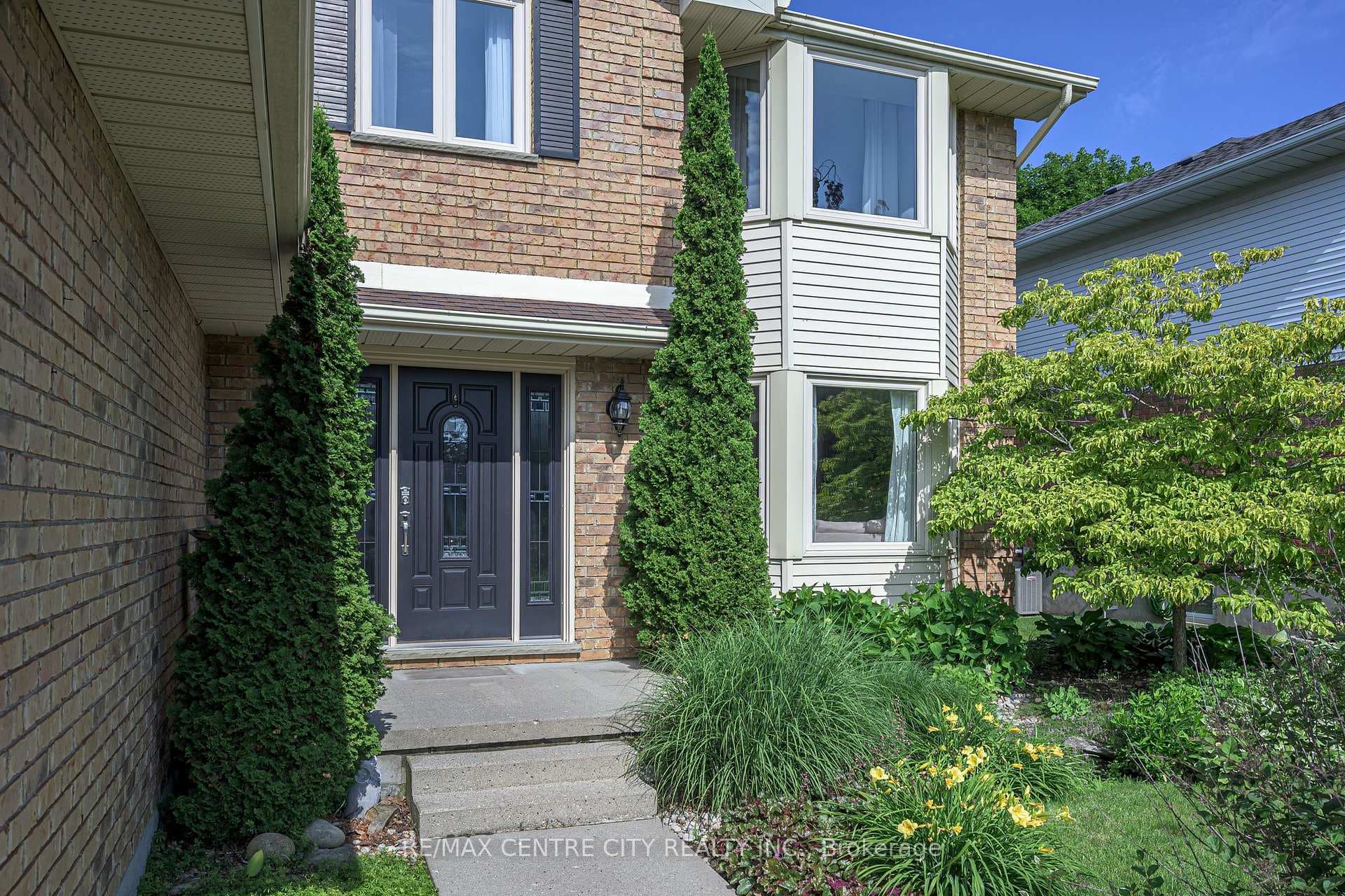 15 Cavanaugh Crescent photo 4