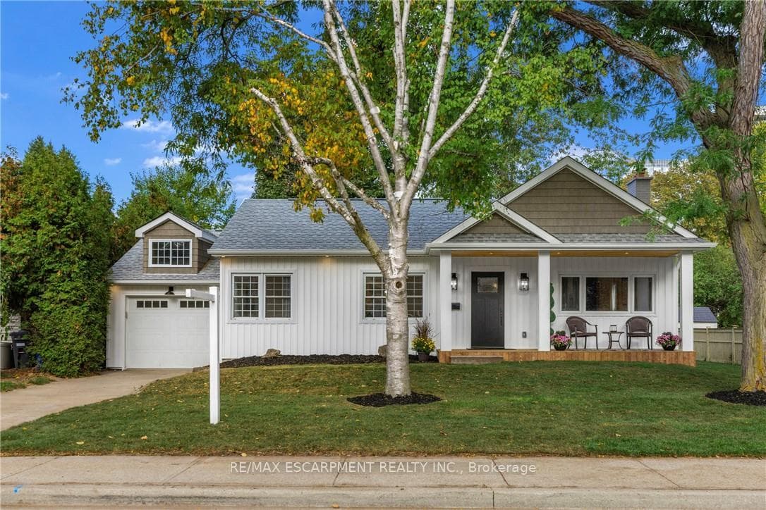 2073 Maplewood Drive photo 1