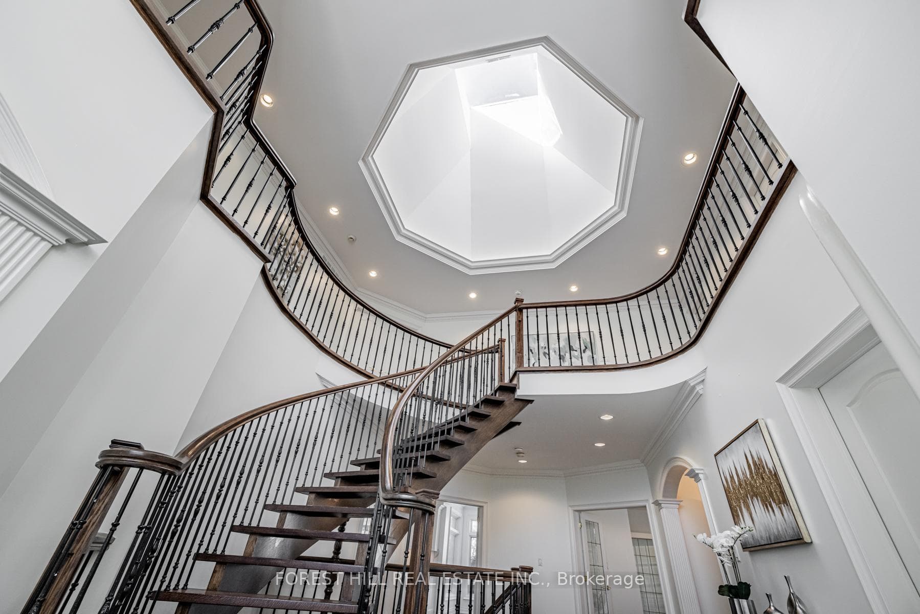 128 Yorkminster Road photo 3