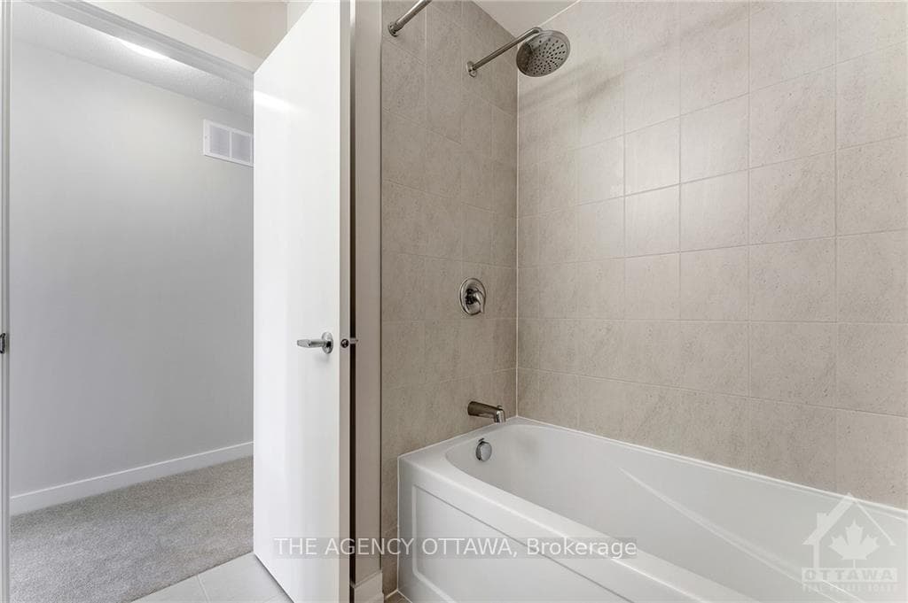 89 HACKAMORE Crescent photo 24