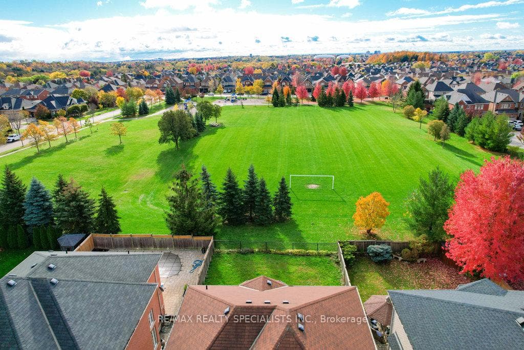 47 Vineyard Avenue photo 46