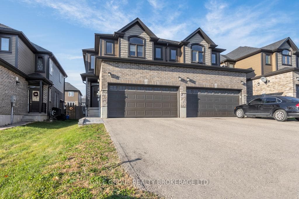 125 Links Crescent photo 2
