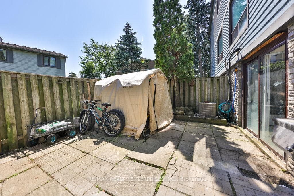 98 Falconer Drive Unit 13 photo 21