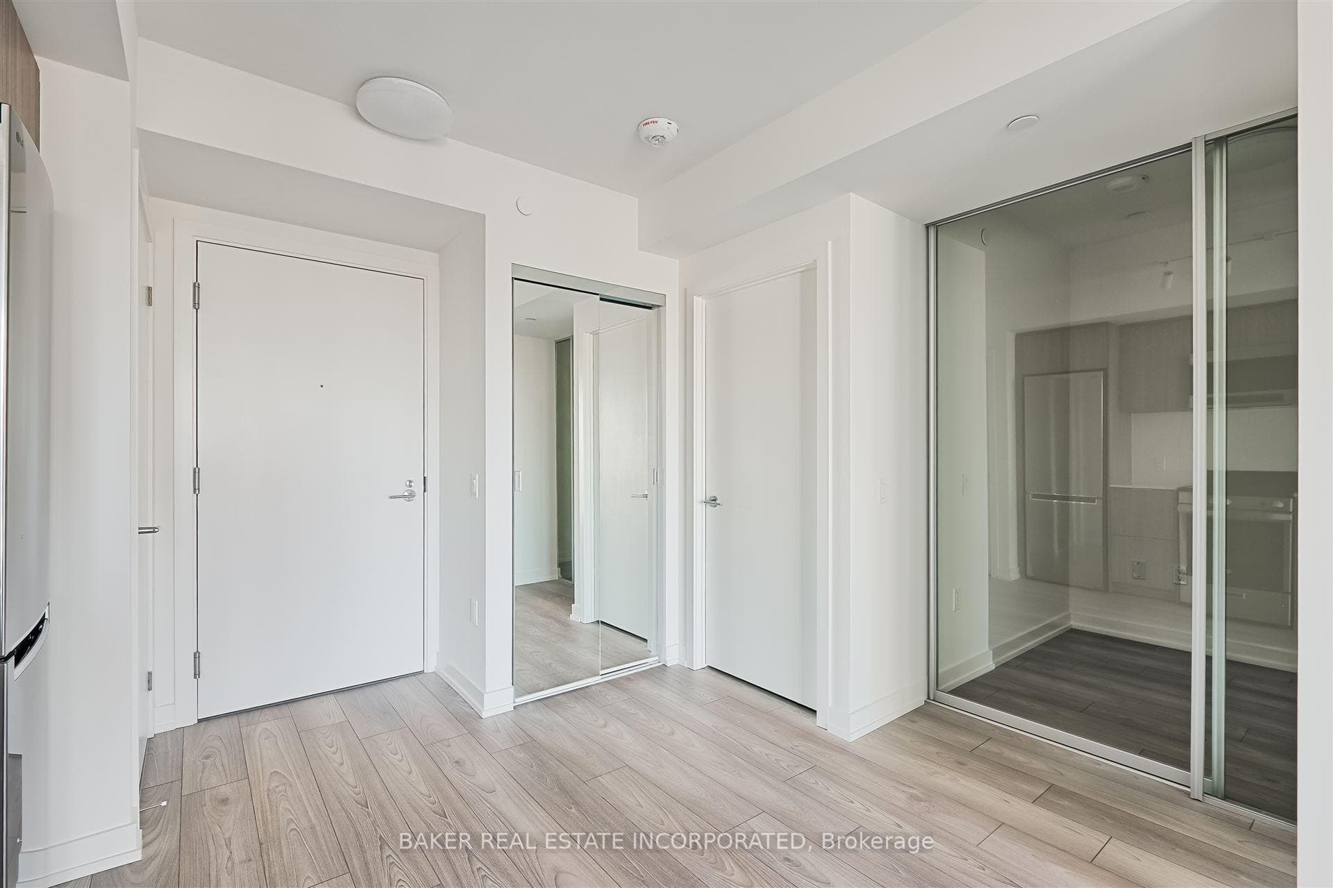 223 Redpath Avenue Unit 806 photo 4