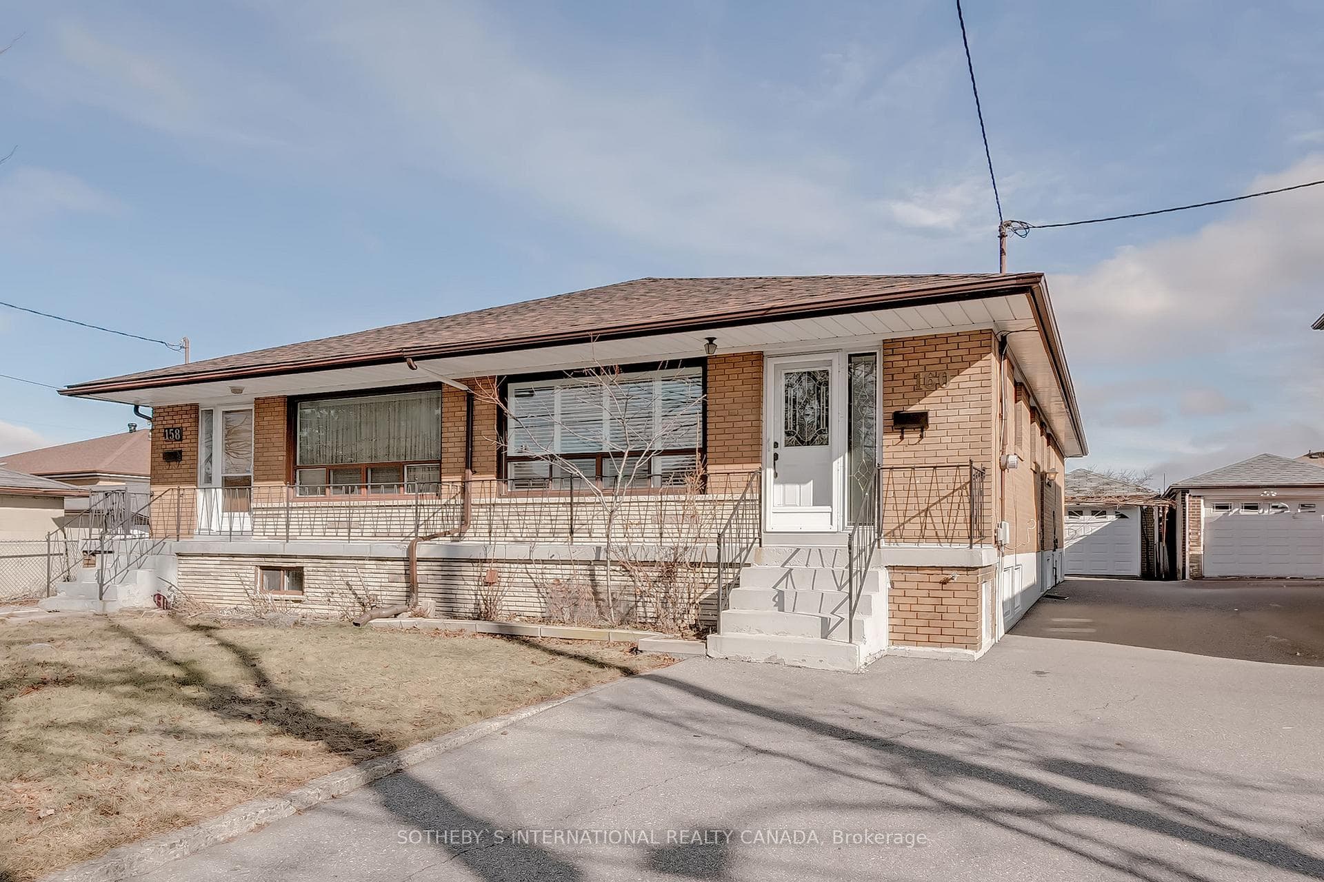 160 Spenvalley Drive photo 1