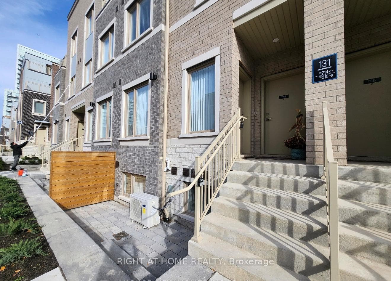 131 Honeycrisp Crescent Unit TH213 photo 1