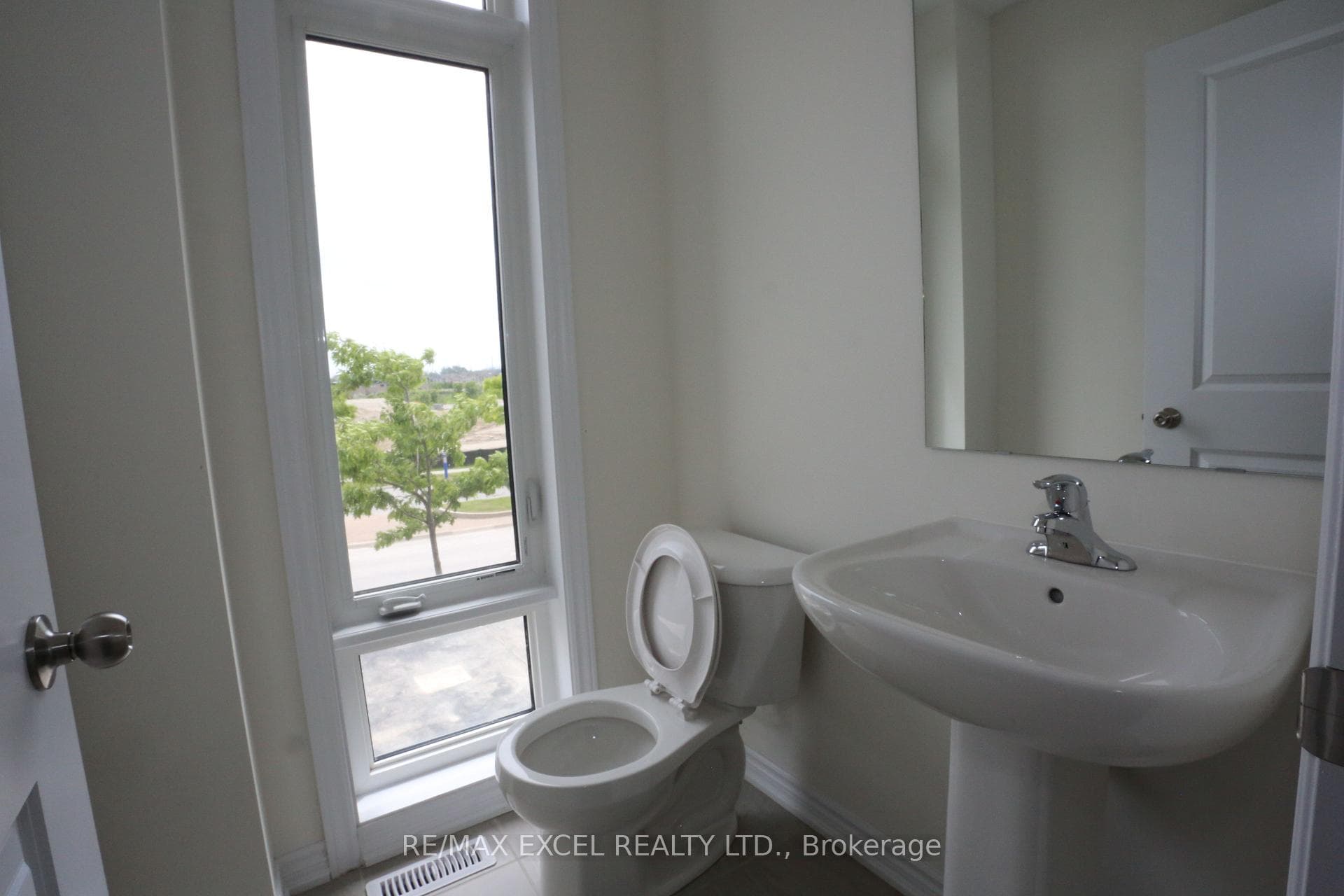 156 Blick Crescent photo 19