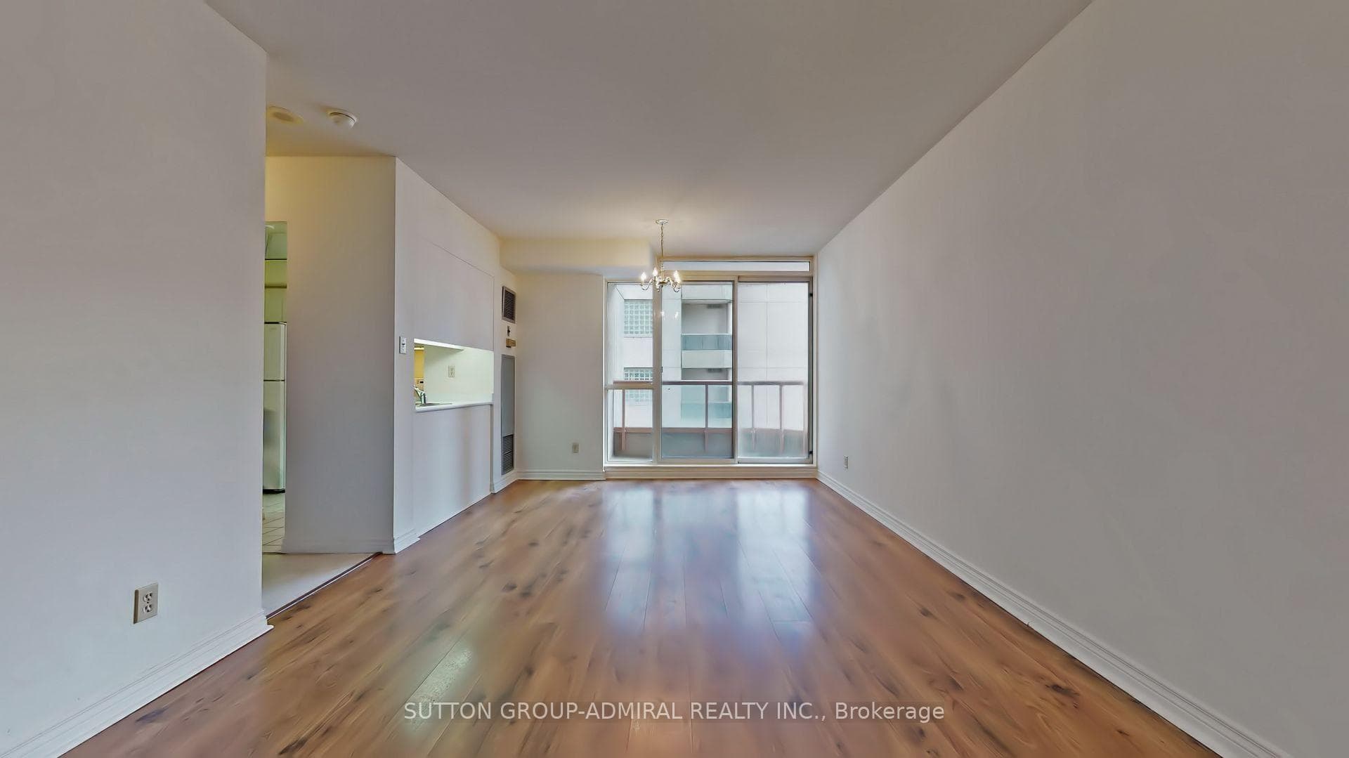 736 Bay Street Unit 1807 photo 3