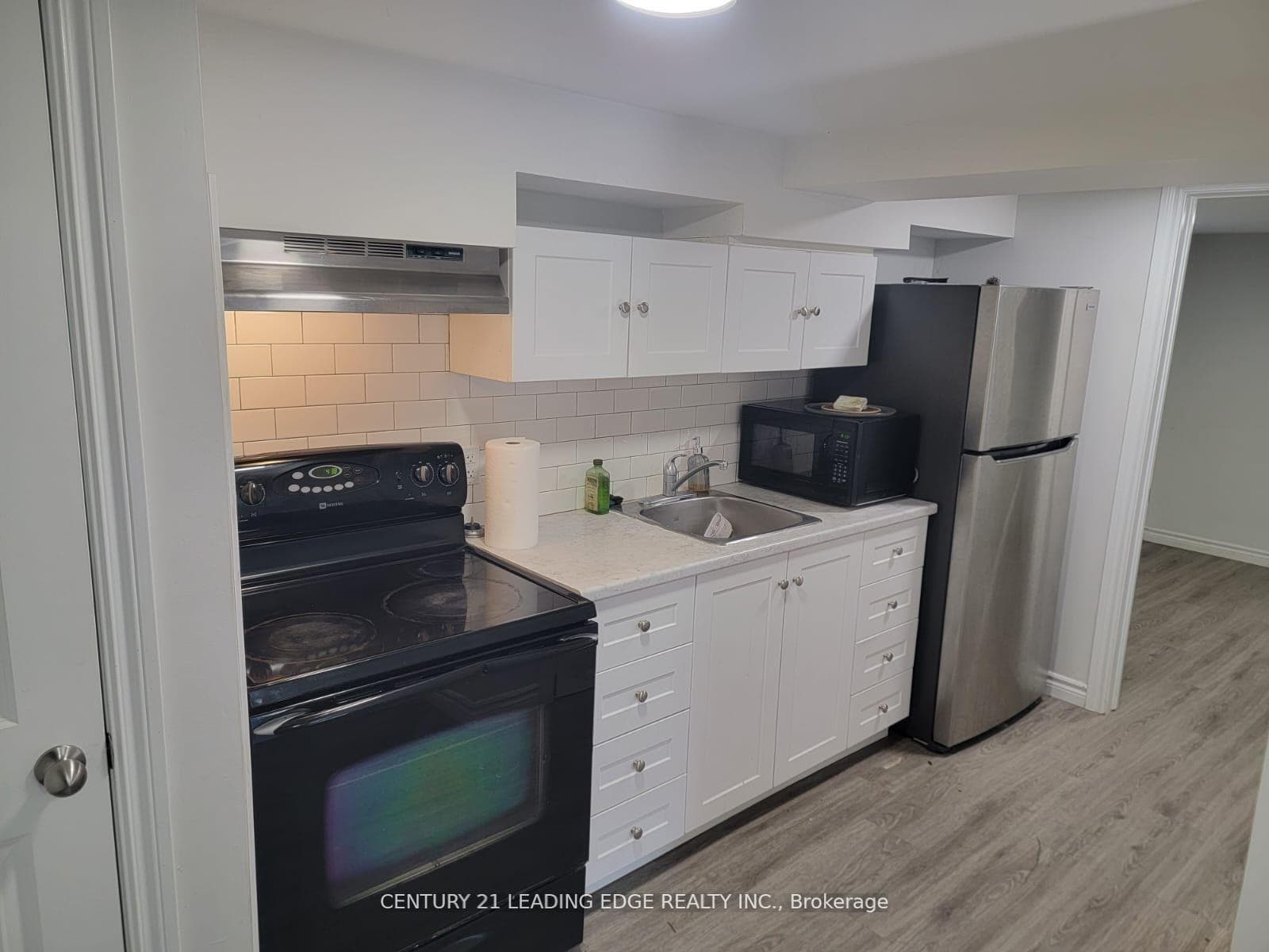 206 Innisfil Street Unit Lower photo 3