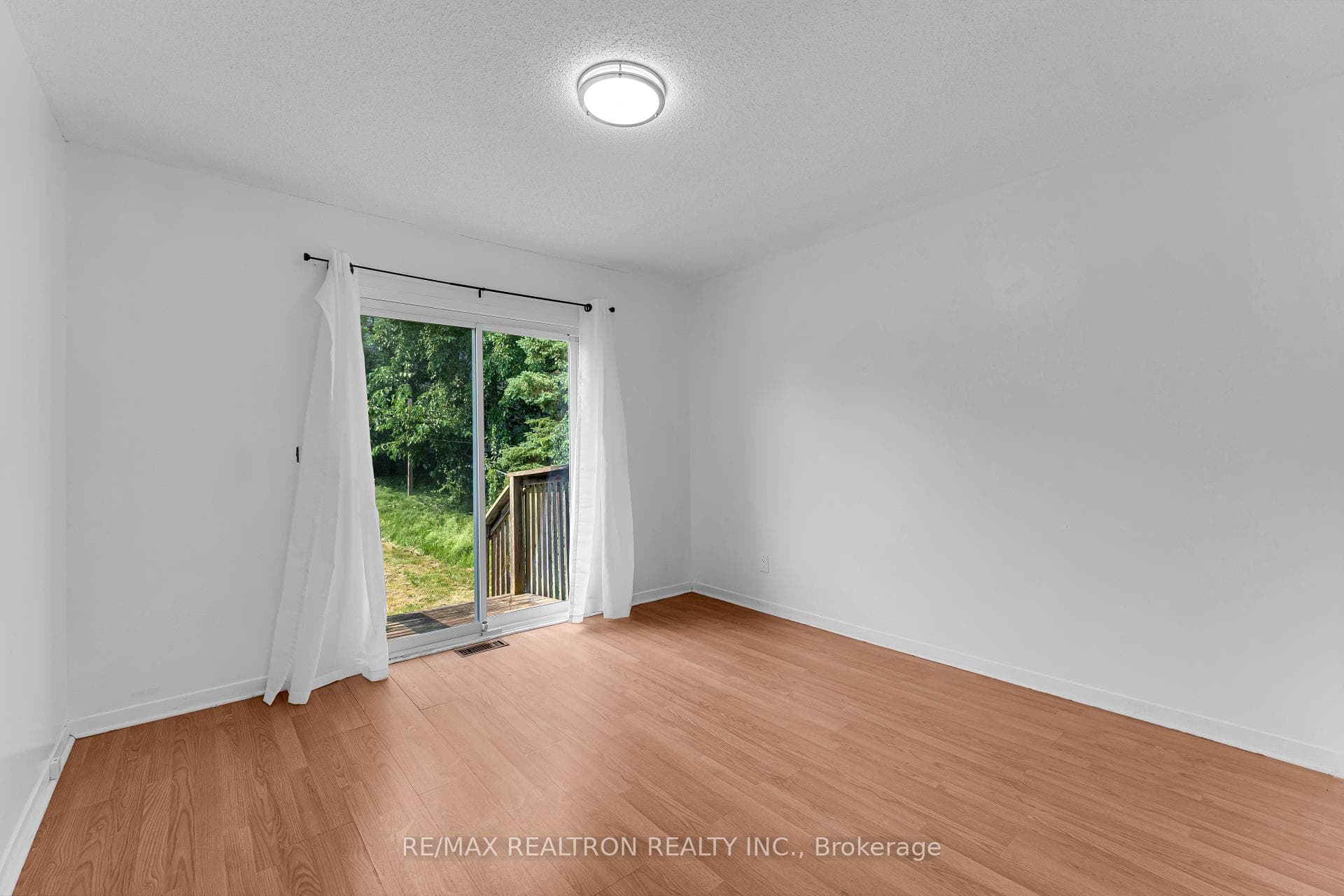 709 Ridley Drive photo 14