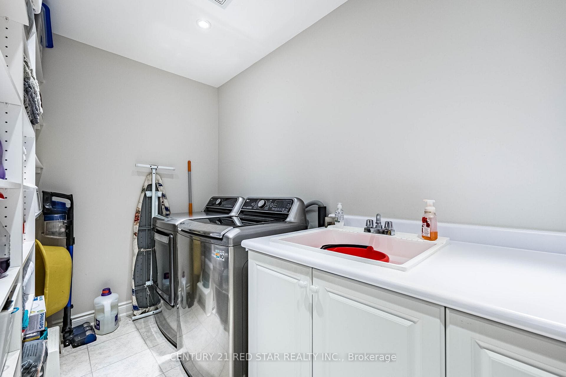 2nd floor oversized laundry