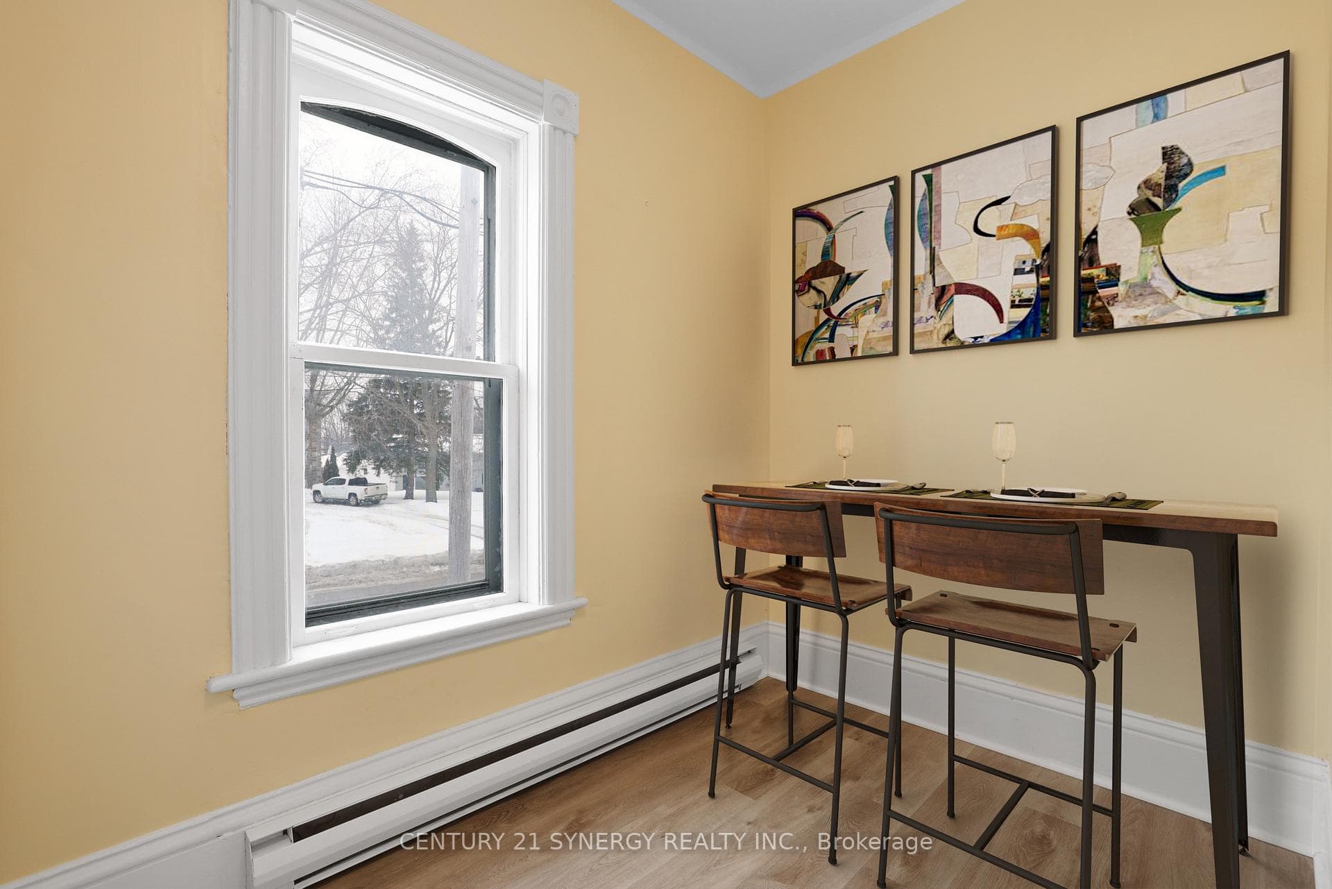 Unit 2: eat-in kitchen w/space for breakfast bar.