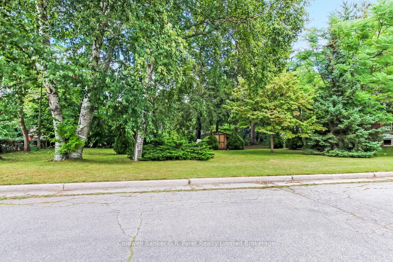 7 & 9 Lisgar Court photo 33