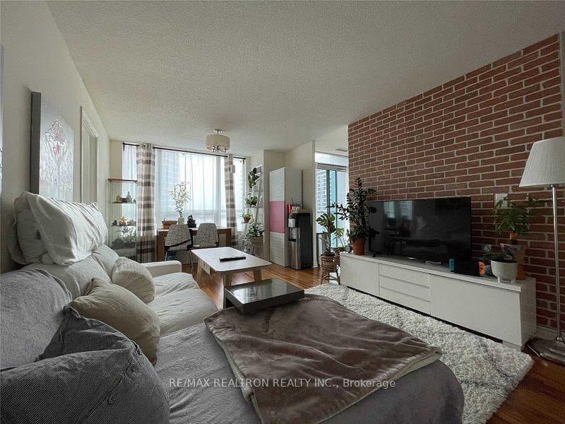 25 Lower Simcoe Street Unit 1507 photo 1