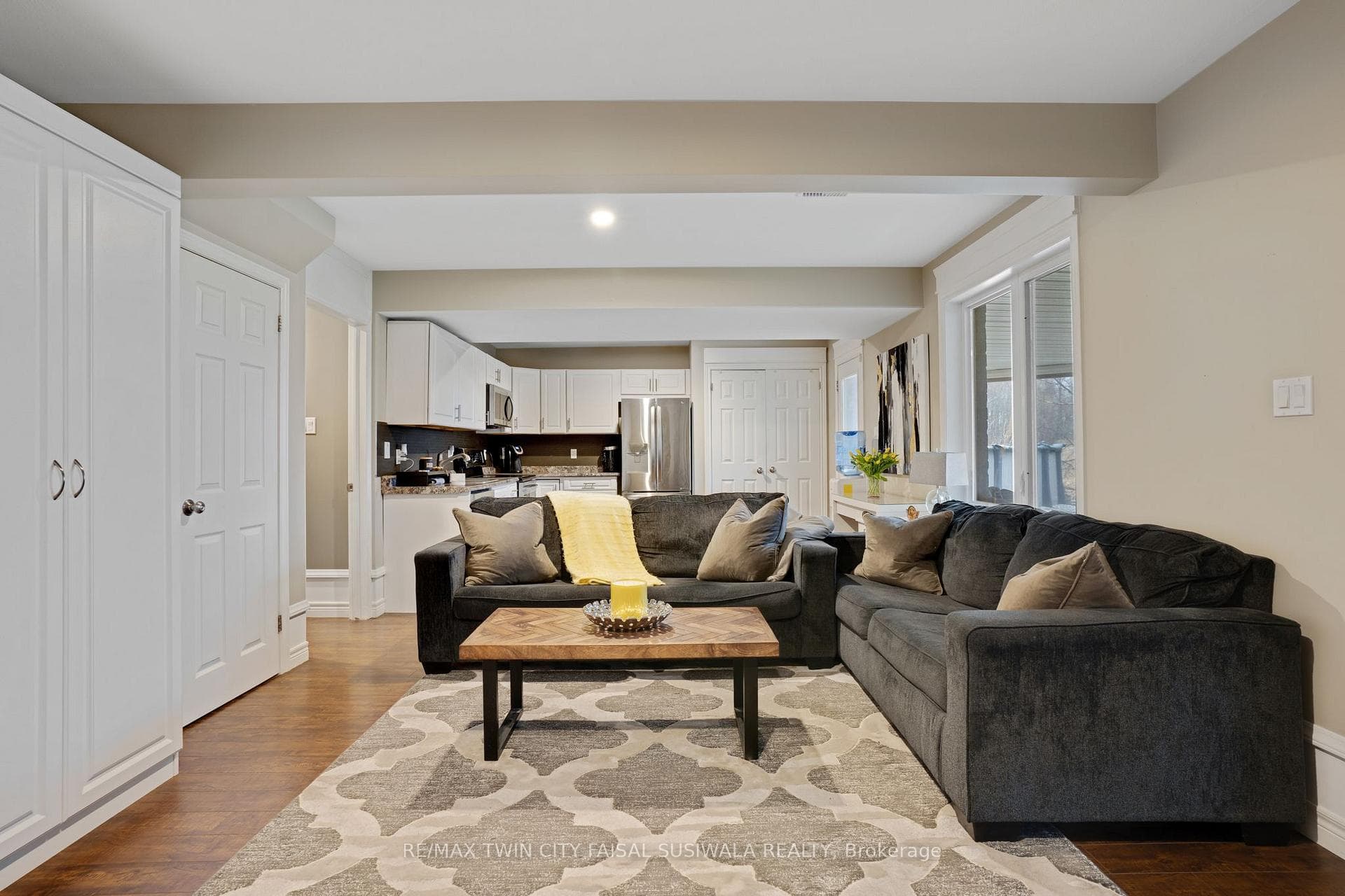 24 Brant Road photo 41