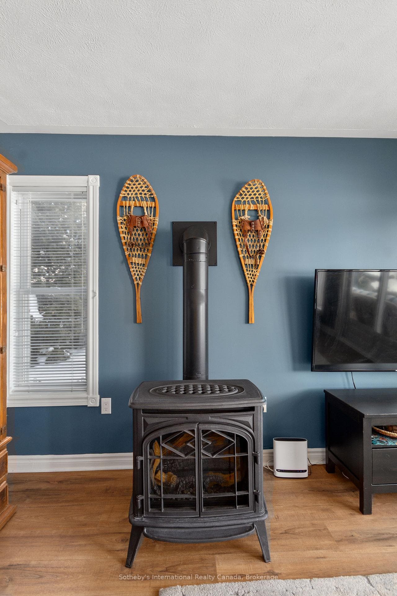 604 CHAMPLAIN Road photo 16