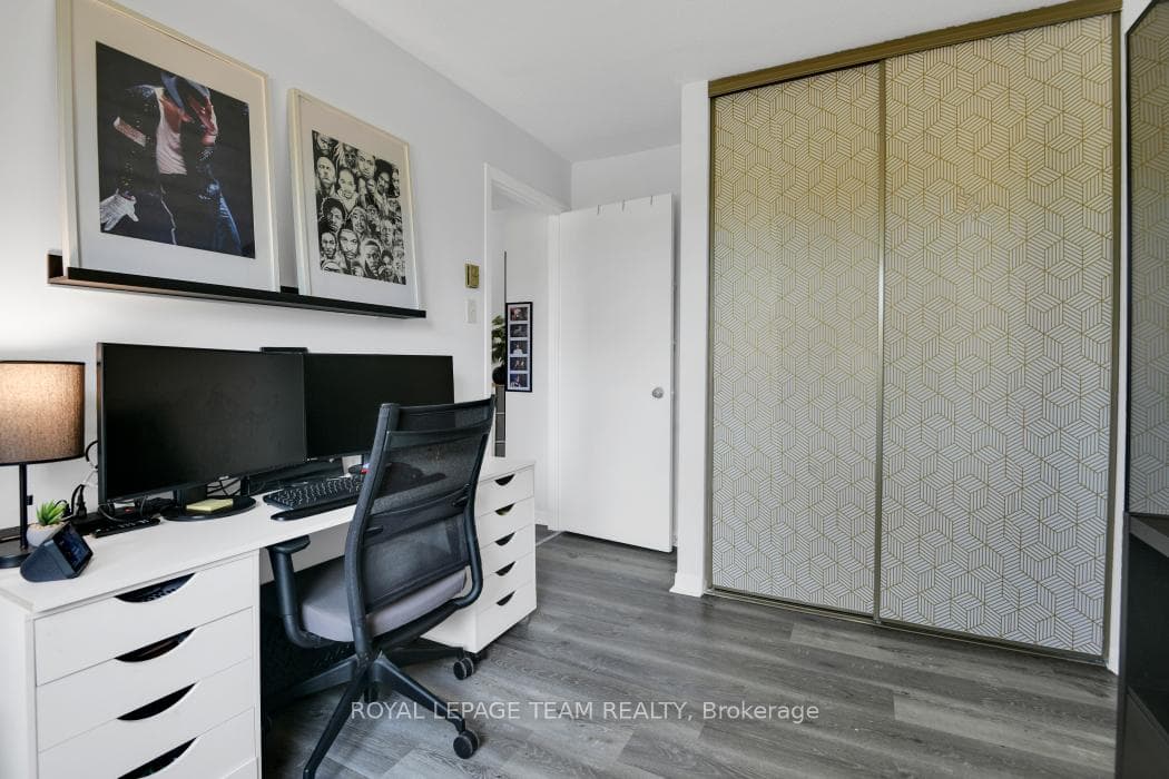 212 VIEWMOUNT Drive Unit 204 photo 24