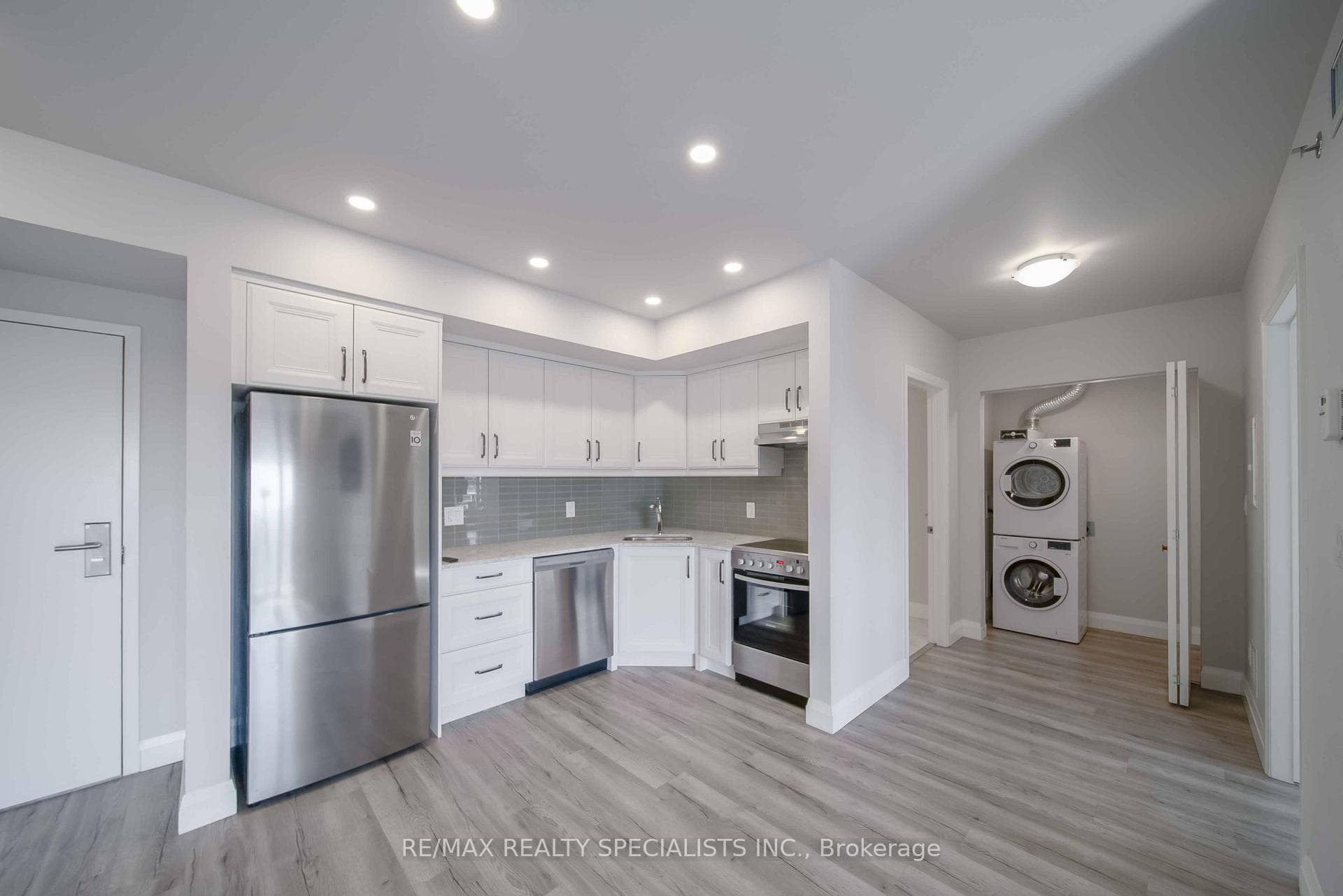 5698 MAIN Street Unit 702 photo 11