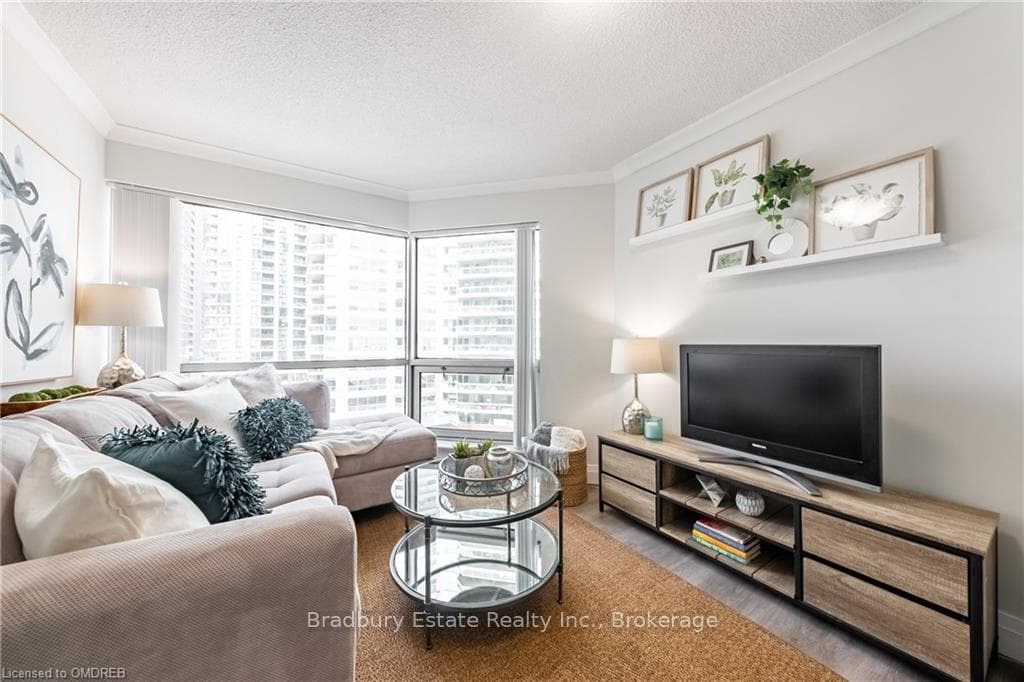 10 QUEENS Quay Unit 702 photo 11