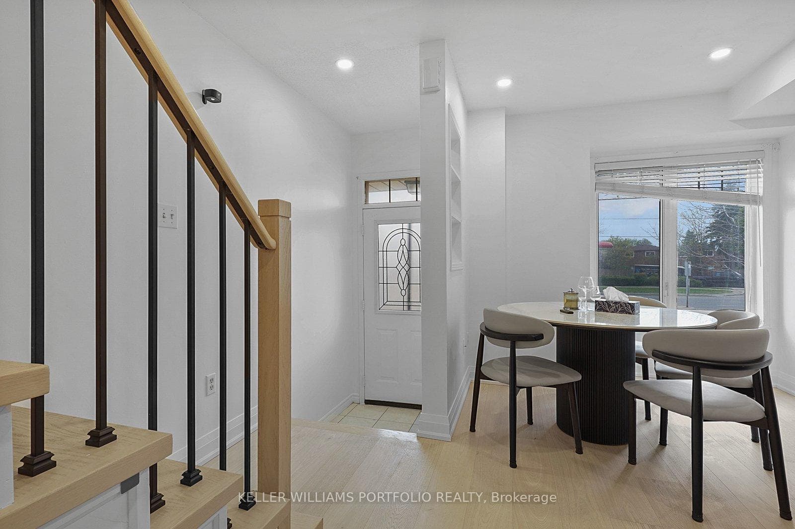 9542 Sheppard Avenue photo 8